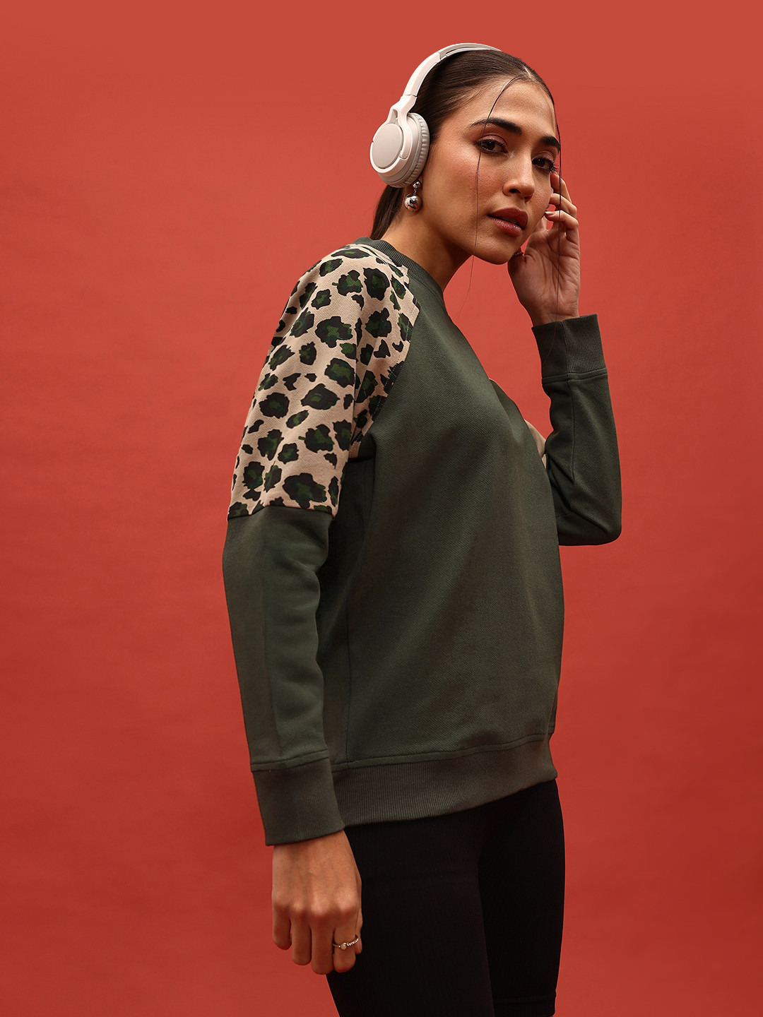 Incredible Colourblocked Raglan Sleeves Terry Sweatshirt