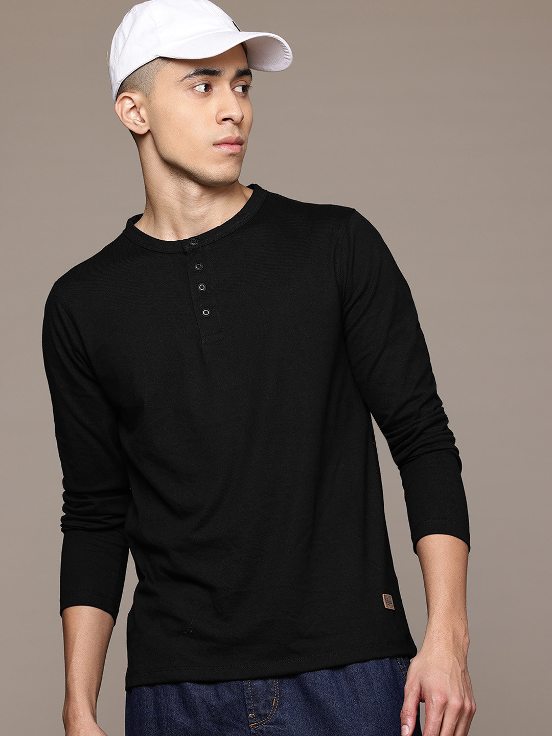 Roadster Men Henley Neck T-shirt