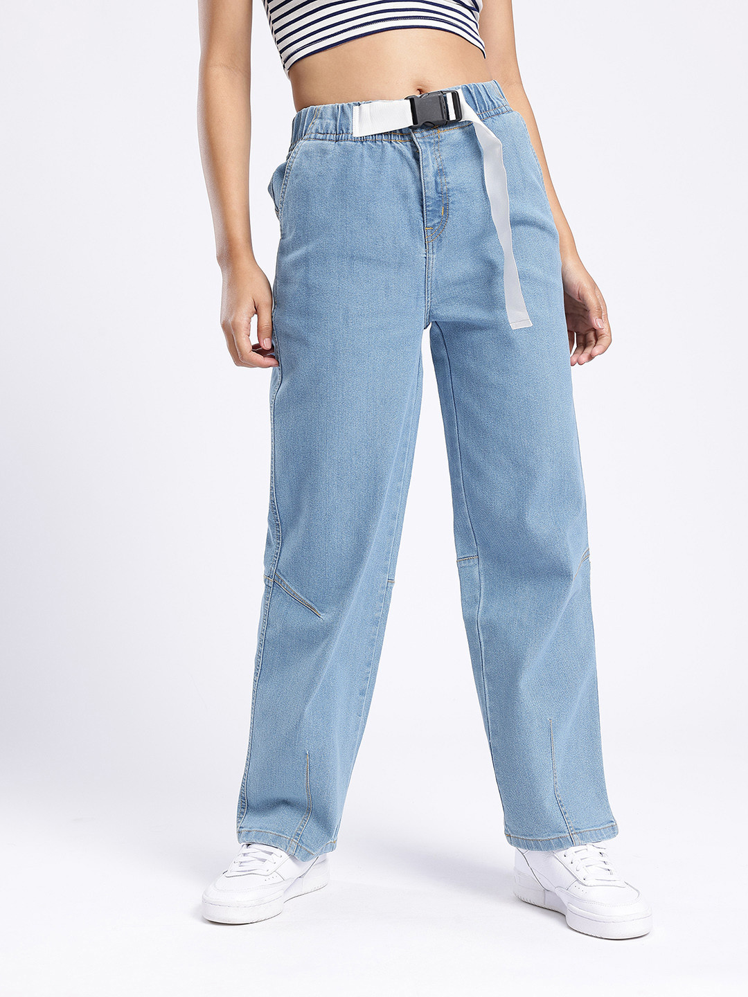 glitchez Women Slouchy Carrot Fit Stretchable Jeans With Buckle Waist