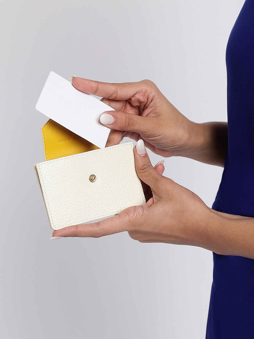 IRTH by House of Titan Women Snug Textured Leather Card Holder