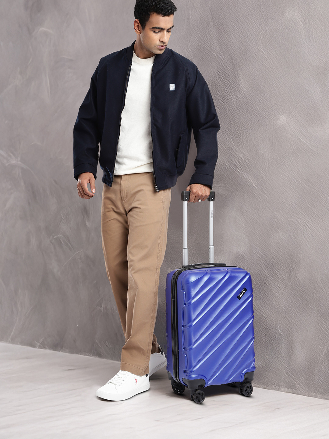 Roadster Unisex Hard Shell Cabin Trolley Suitcase 35.6L