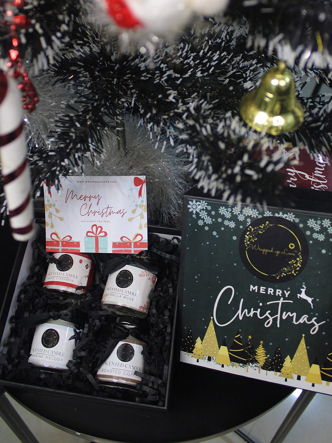 Wrapped up Love Gifting Set 4Pcs Apple Cinnamon, Vanilla Musk, Marine Melody and Roasted Coffee Christmas Jar Candles