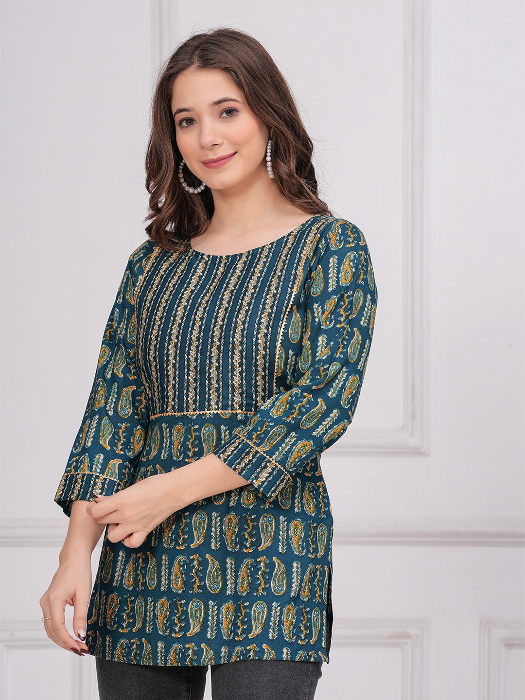 INDIANIC Women Paisley Printed Straight Kurti
