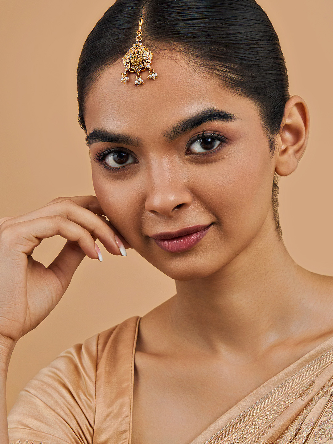 Kushal's Fashion Jewellery Embellished Bridal Gold-Plated Stone and Beaded Maang Tikka
