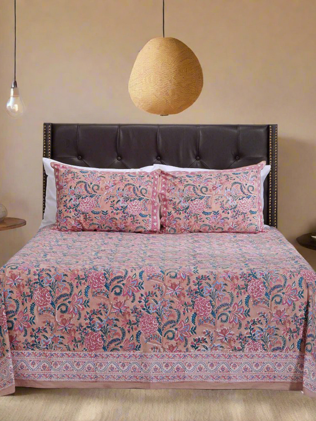 SHAHENAZ Vrindavan Peach Floral Cotton 220 TC Queen Bedsheet with 2 Pillow Covers-87 x 93 inches