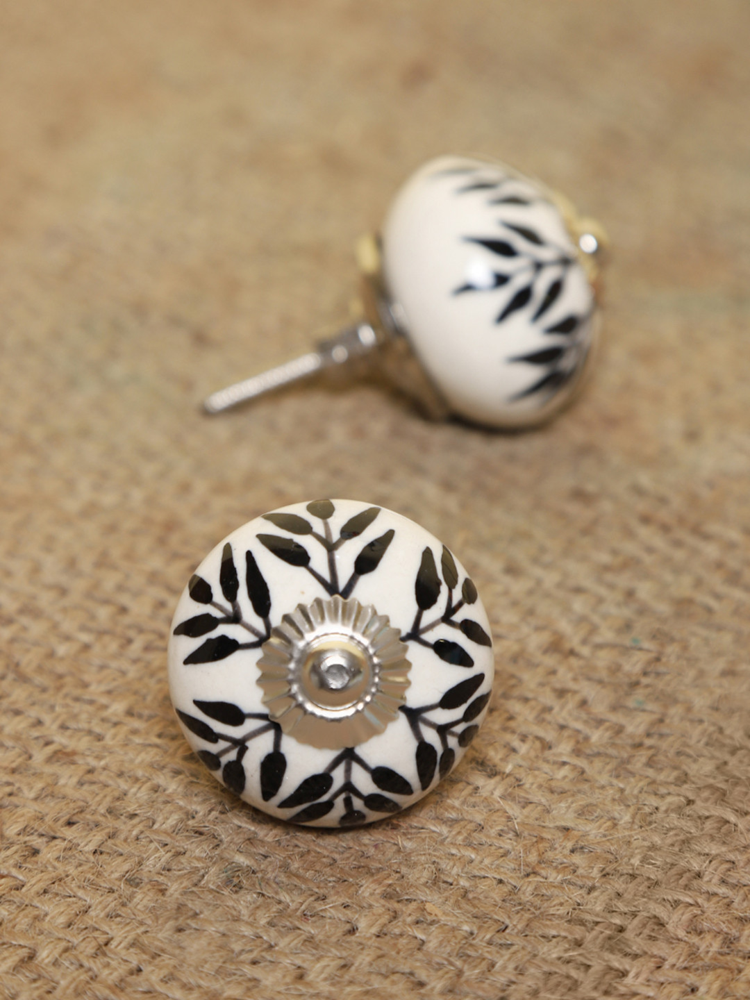 MODEFE 6-Pcs White & Black Printed Ceramic Door Knobs