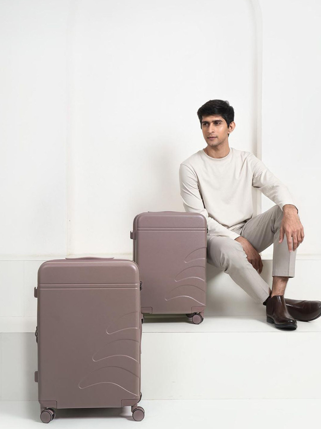 Assembly Brown Set Of 2 Expandable Hard-Sided Trolley Suitcases  20 & 24 inches