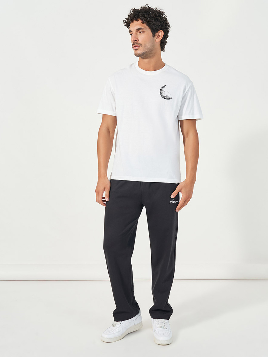 Styli Men Black Relaxed Fit Slip-On Track Pants