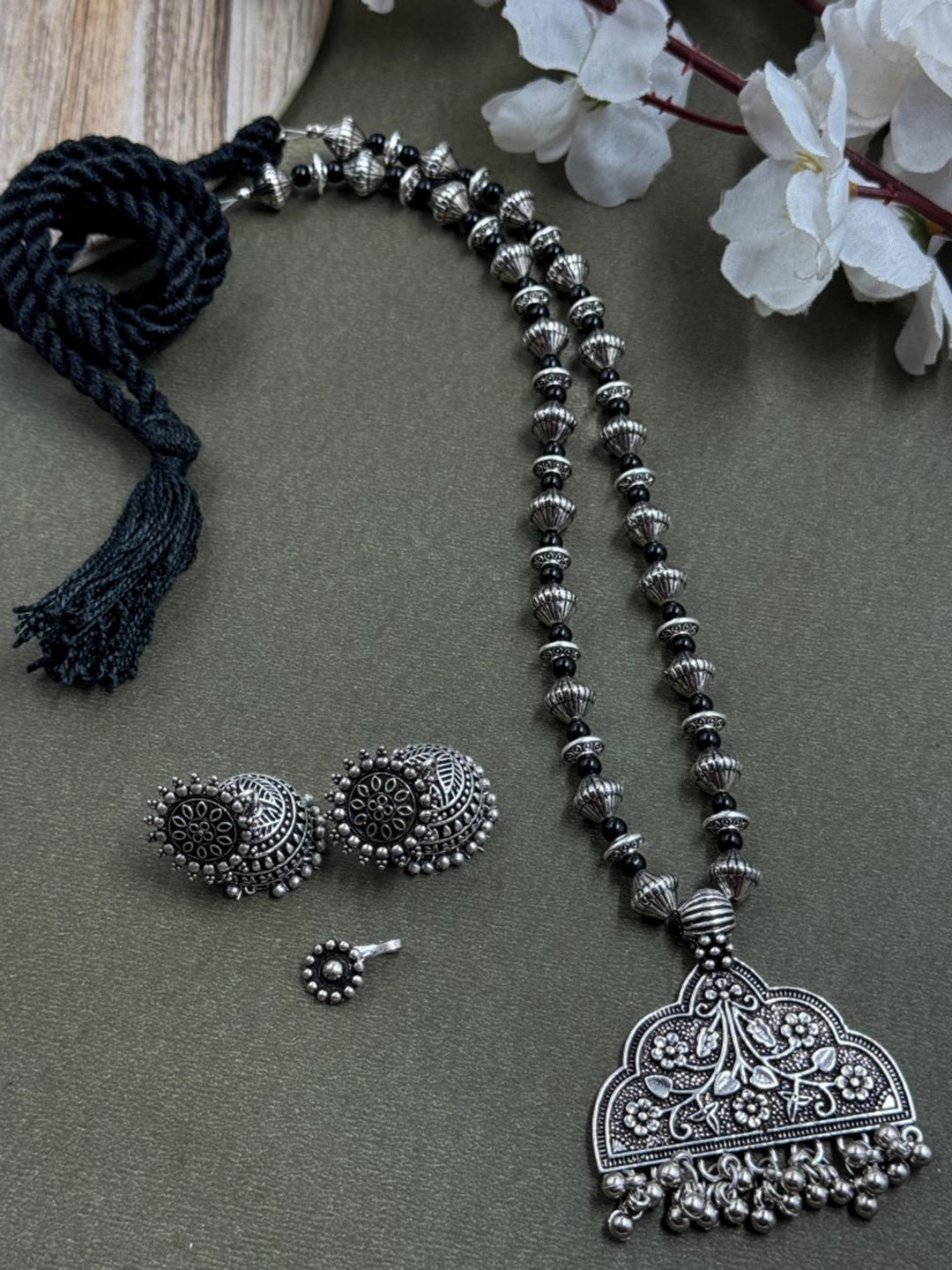 NAMAN ARTS Aneri Single Line Silver-Plated Oxidised Necklace Jewellery Set