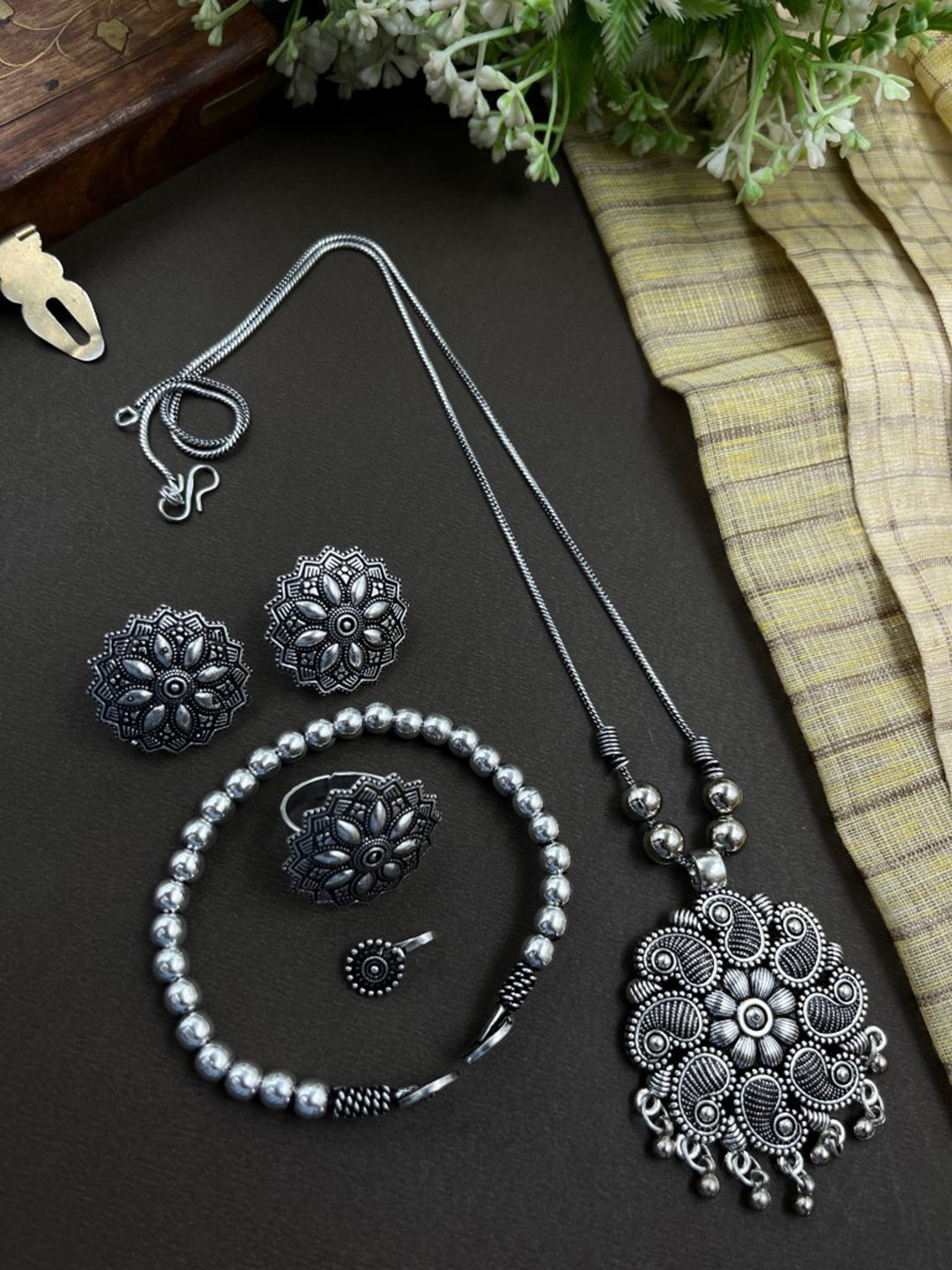 NAMAN ARTS Mahek Silver Plated Oxidised Jewellery Set