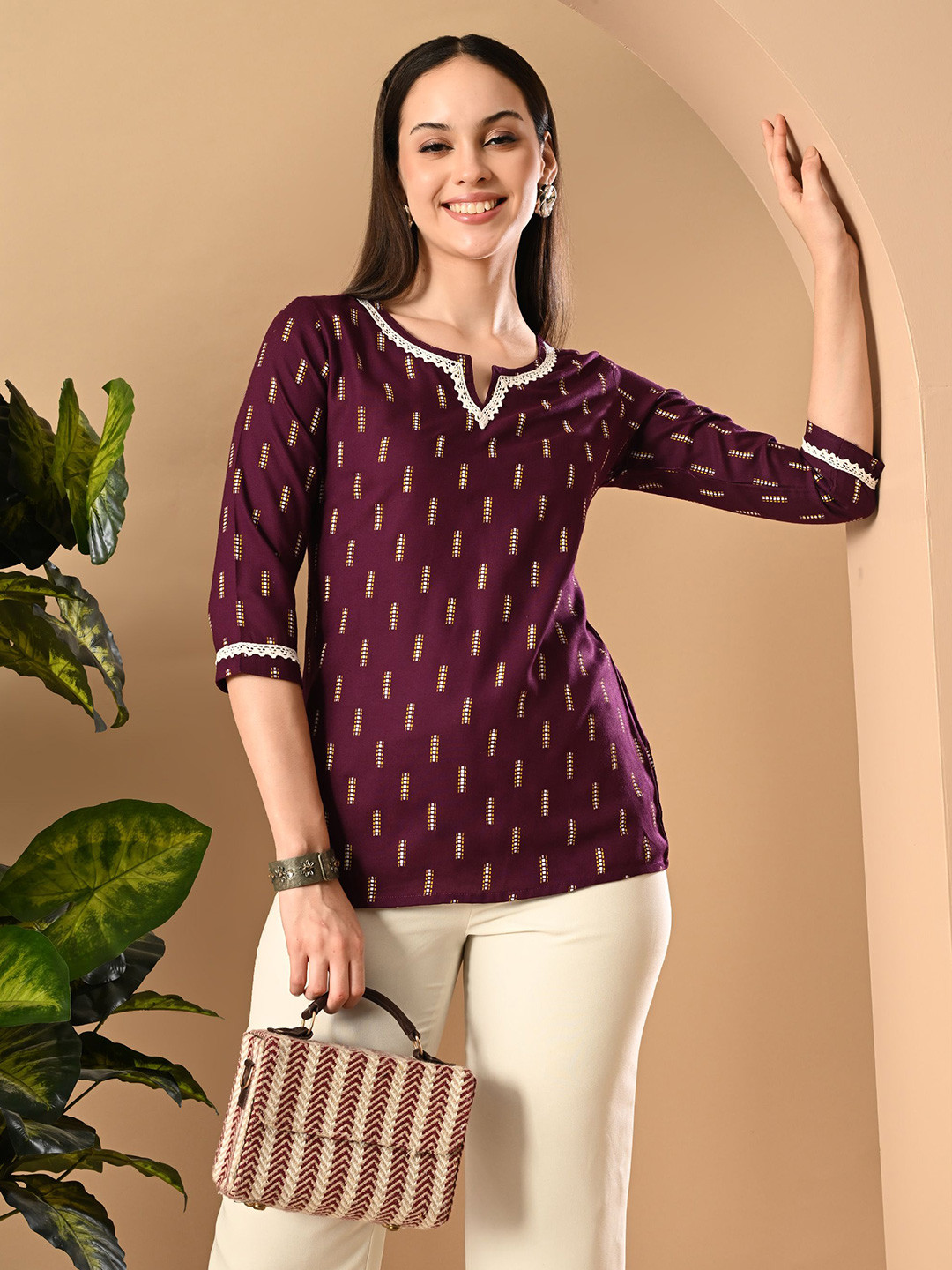 GLOWWORLD Women Printed Abstract V-Neck Top