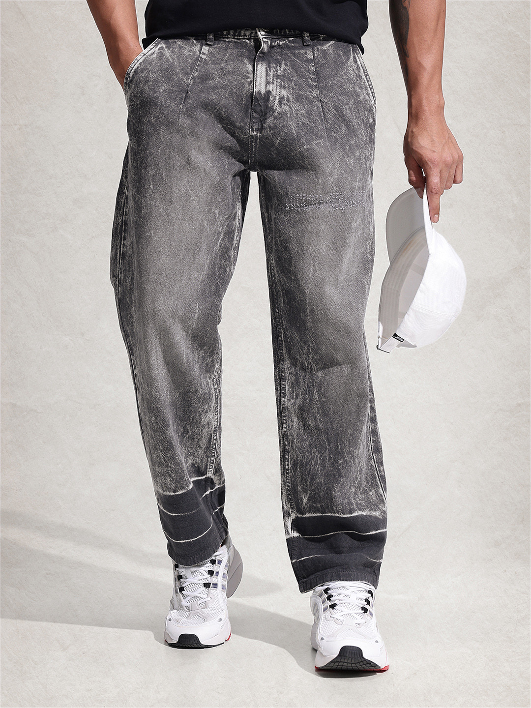 WROGN Men Pure Cotton Loose Pleated Fit Low Distress Heavy Fade Jeans