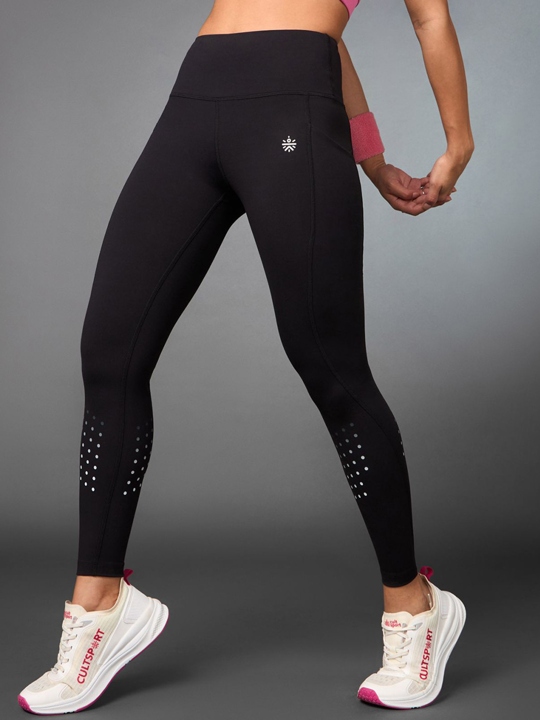 CULT Women's Black Ultimate COMFlex Run Tights