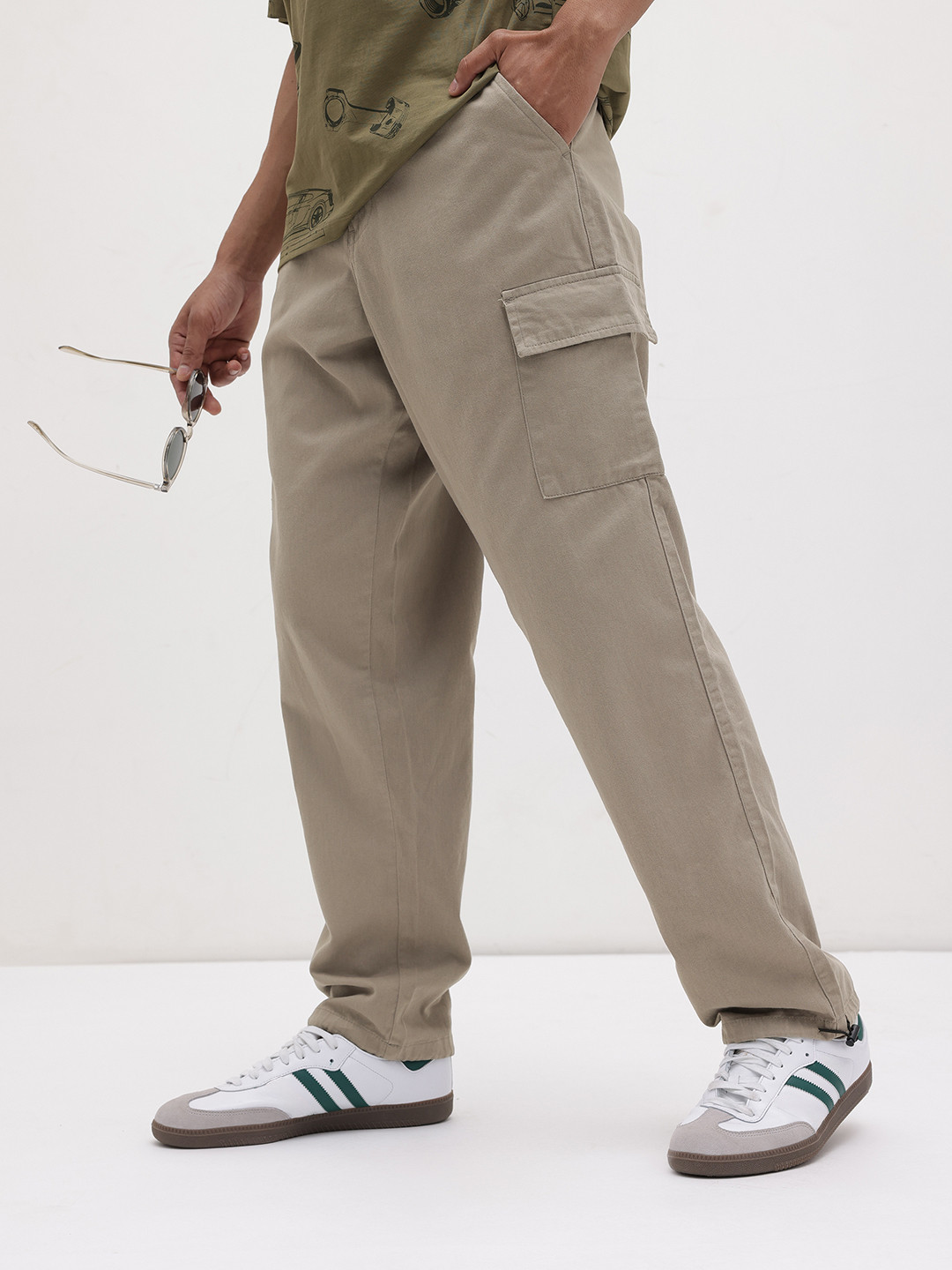 The Roadster Life Co. Men Mid-Rise Pure Cotton Relaxed Fit Cargos with Toggle Hem