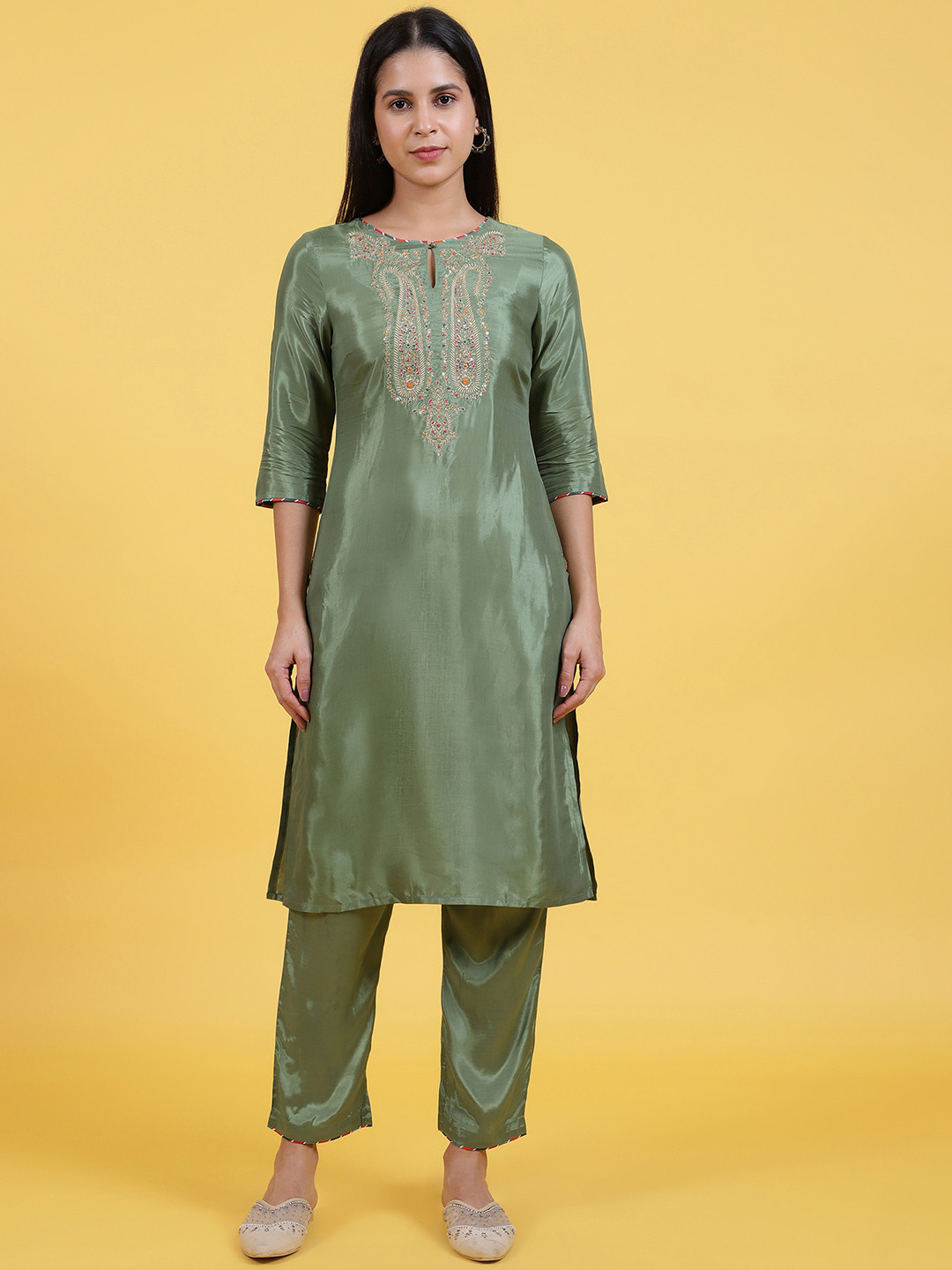 W Women Thread Work Kurta