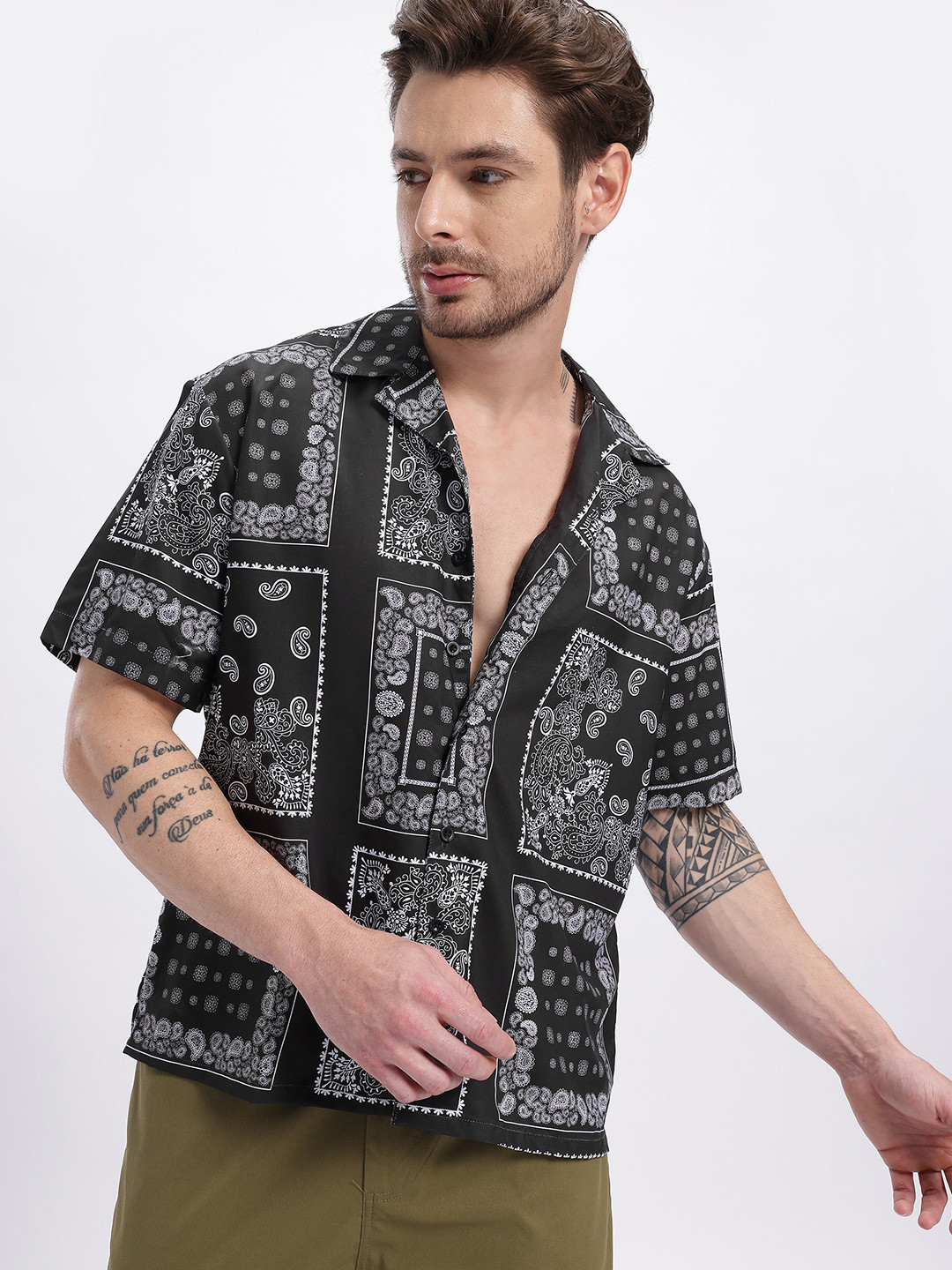glitchez Men Scarf Printed Relaxed Fit Casual Shirt