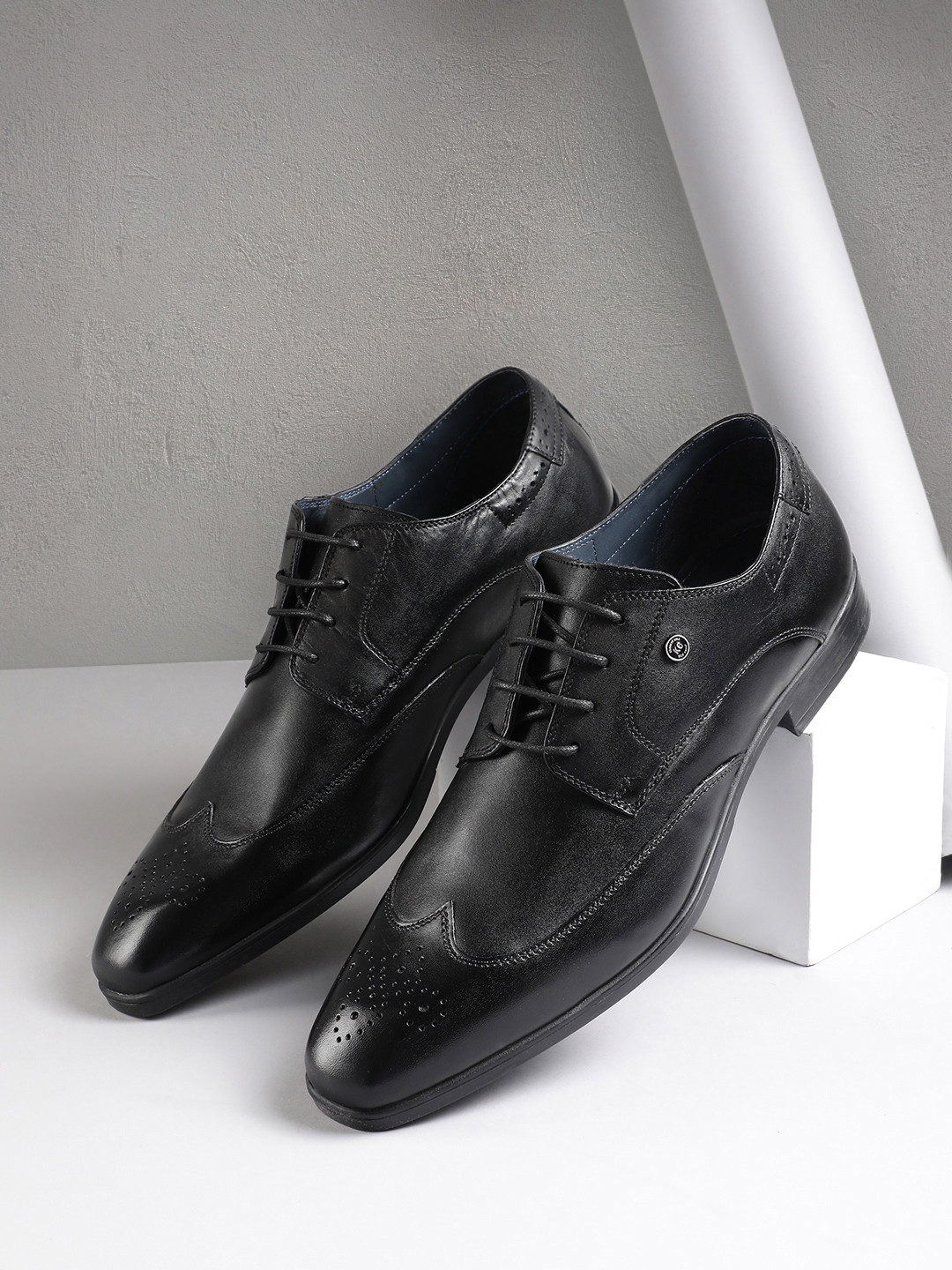 Kenneth Cole Men Textured Leather Brogues