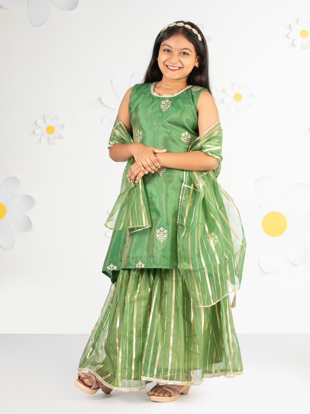 VASTRAMAY Girls Floral Embroidered Regular Sequinned Tissue Kurta & Sharara With Dupatta
