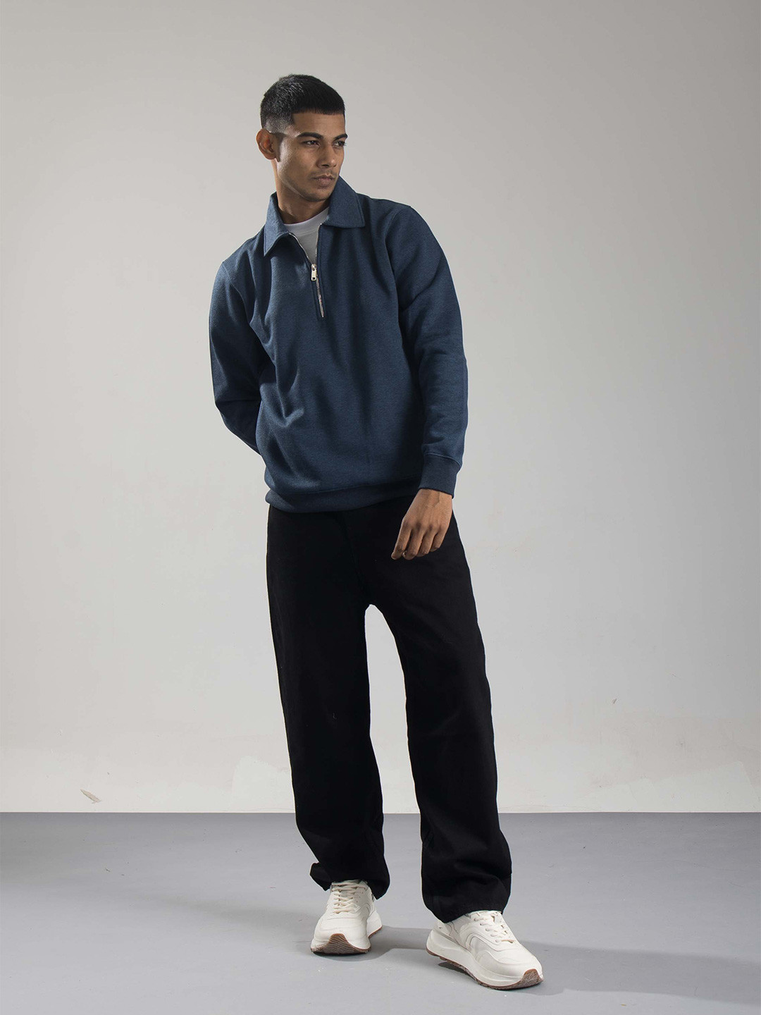 ONEWAY Men Solid Comfort Fit Sweatshirt