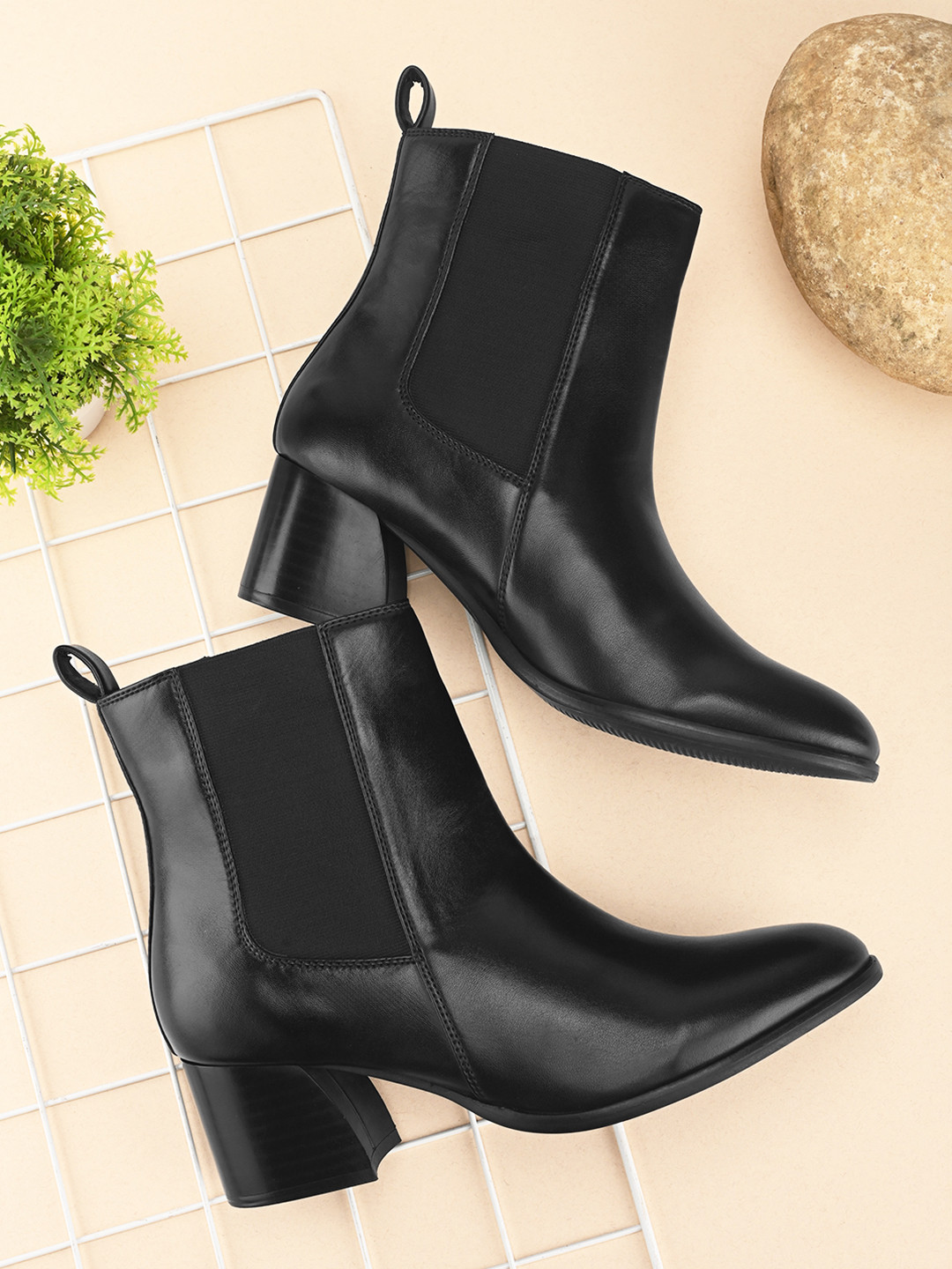 The Roadster Lifestyle Co Women Slip On Block-Heeled Chelsea Boots