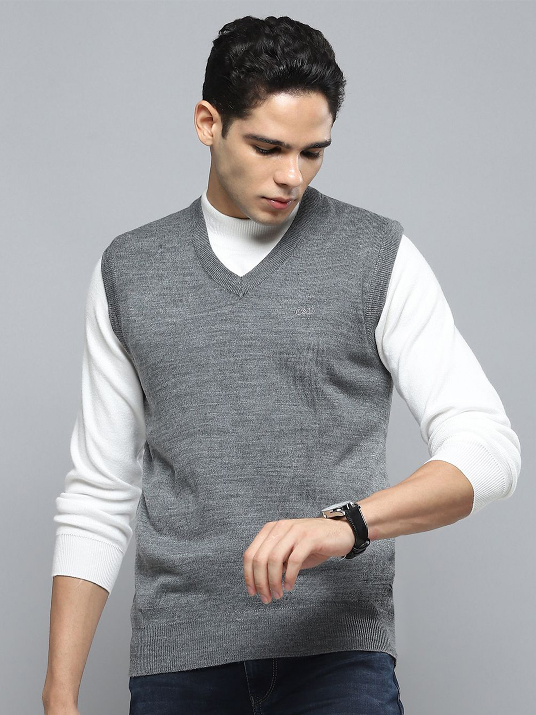 Cloak & Decker Men V-Neck Woollen  Sleeveless Sweater Vest