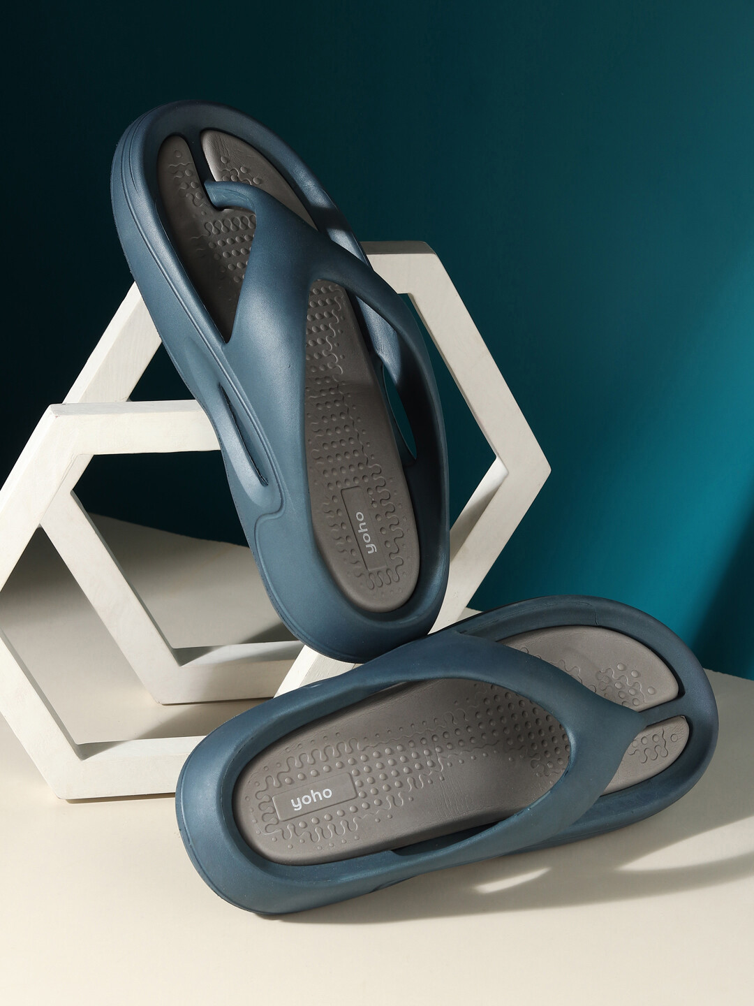 YOHO Men Sponge Lightweight Cushioned Water Resistant Snug Fit Flip Flop