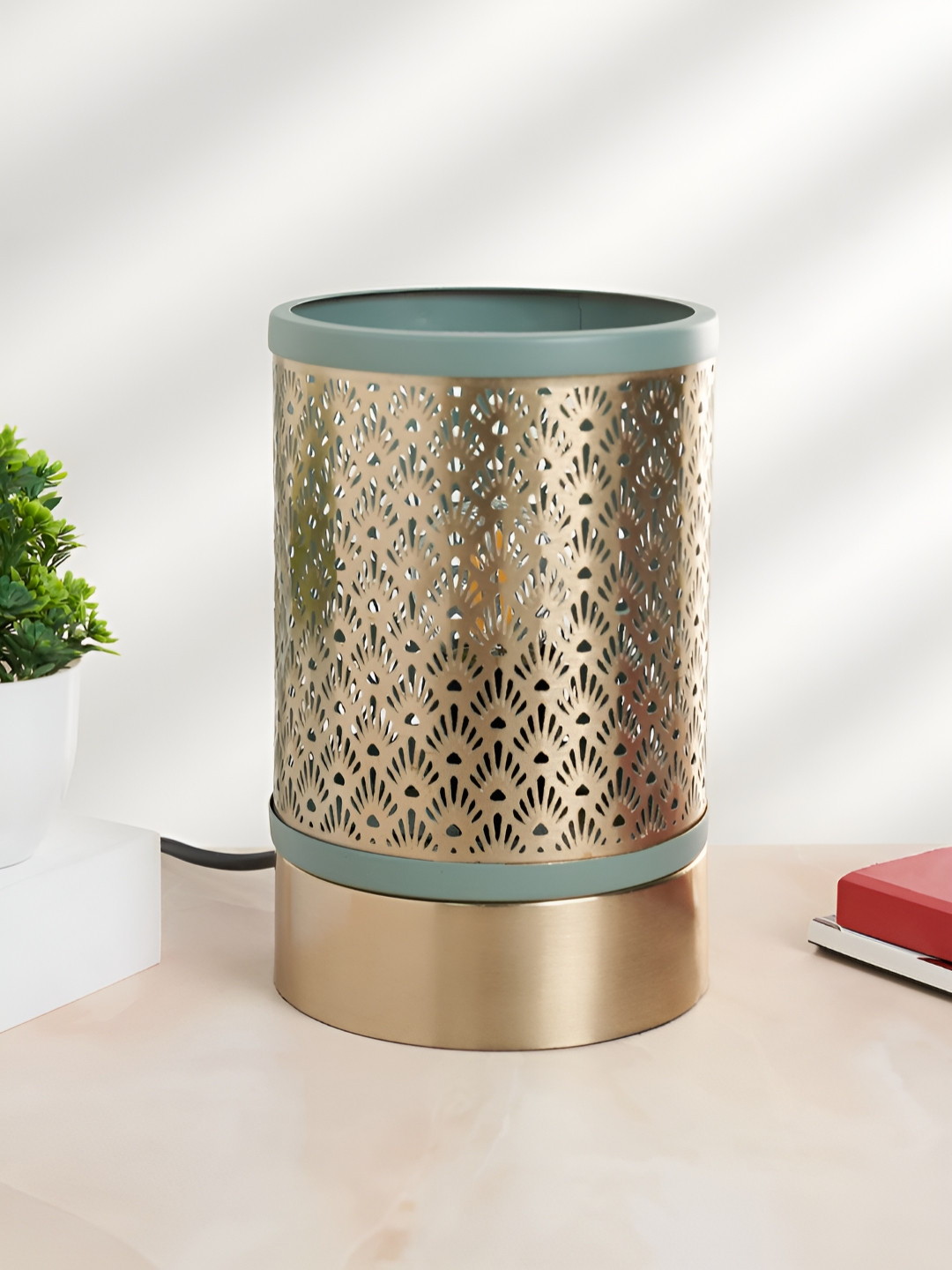 Living scapes by Pantaloons Gold-Toned Textured Metal Cylindrical Shaped Table Lamp