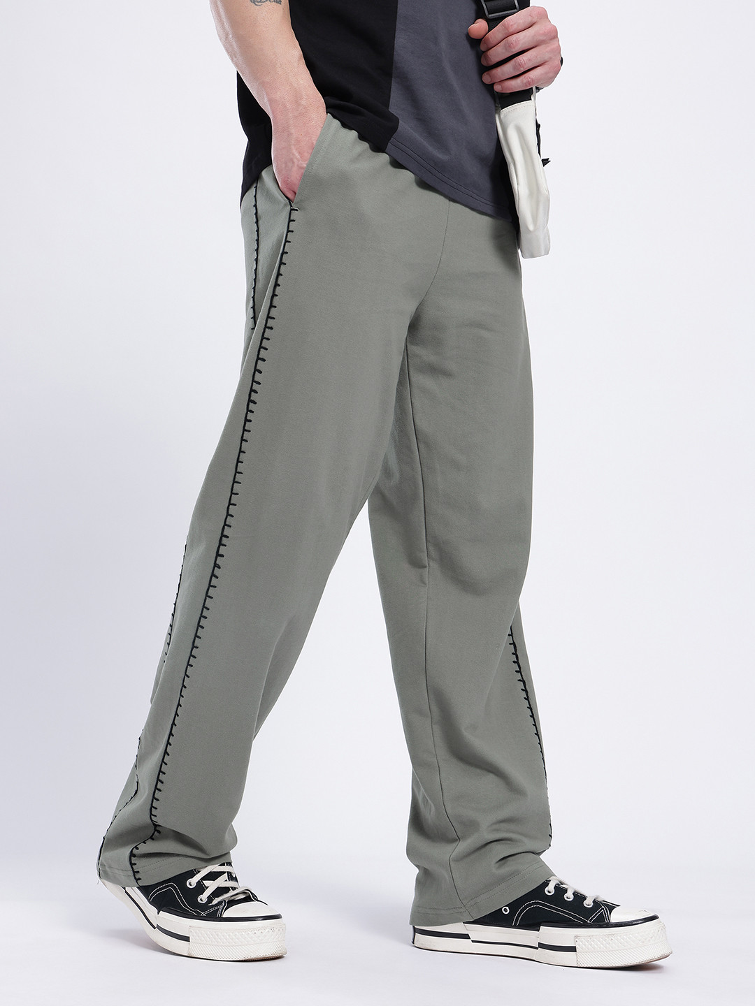 glitchez Men Contrast Stitching Mid-Rise Relaxed Fit Lifestyle Trousers