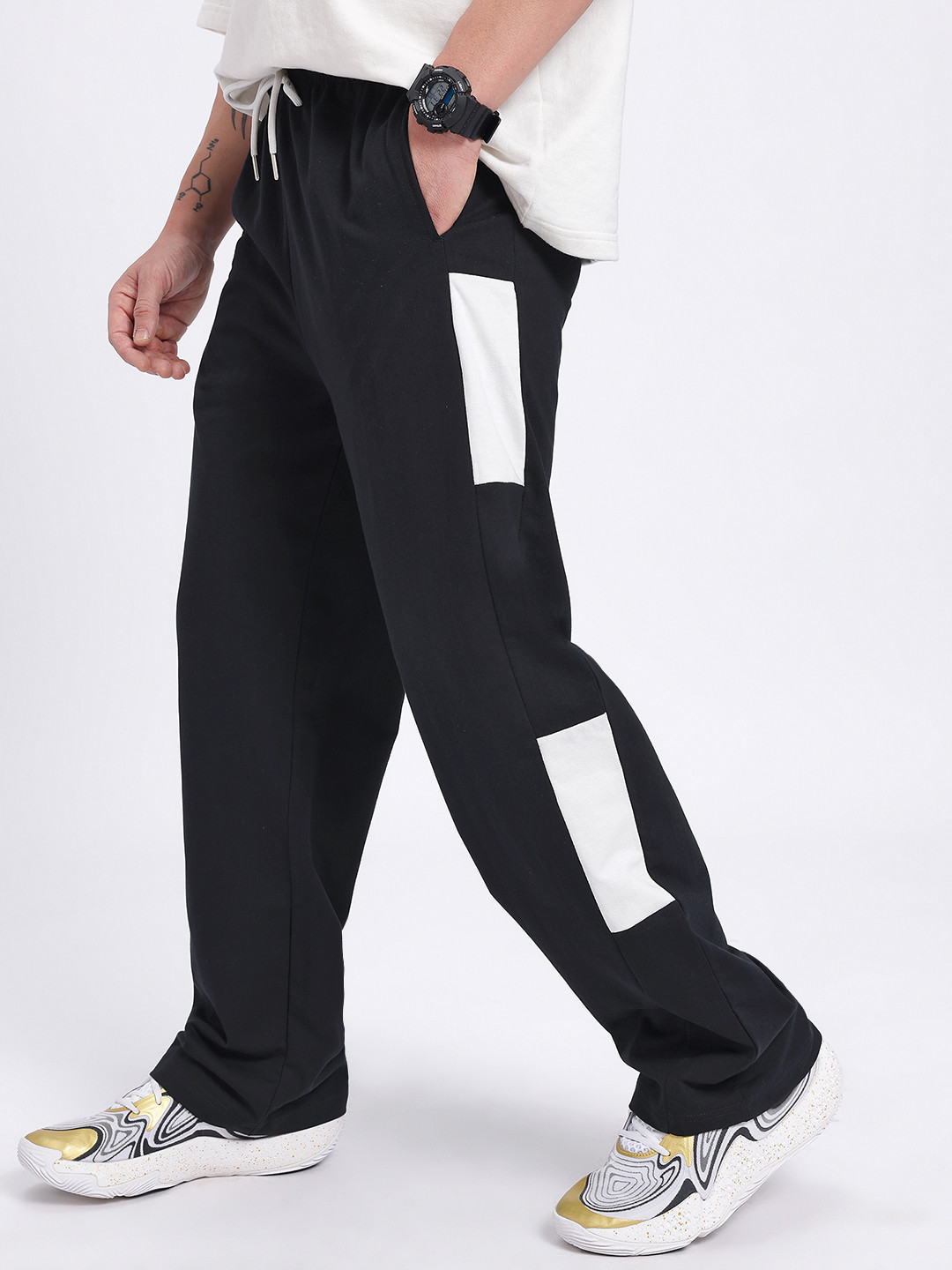 glitchez Men Mid-Rise Colourblocked Relaxed Fit Track Pants