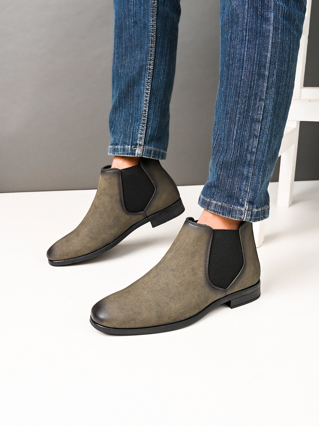 The Roadster Lifestyle Co Men Mid-Top Chelsea Boots