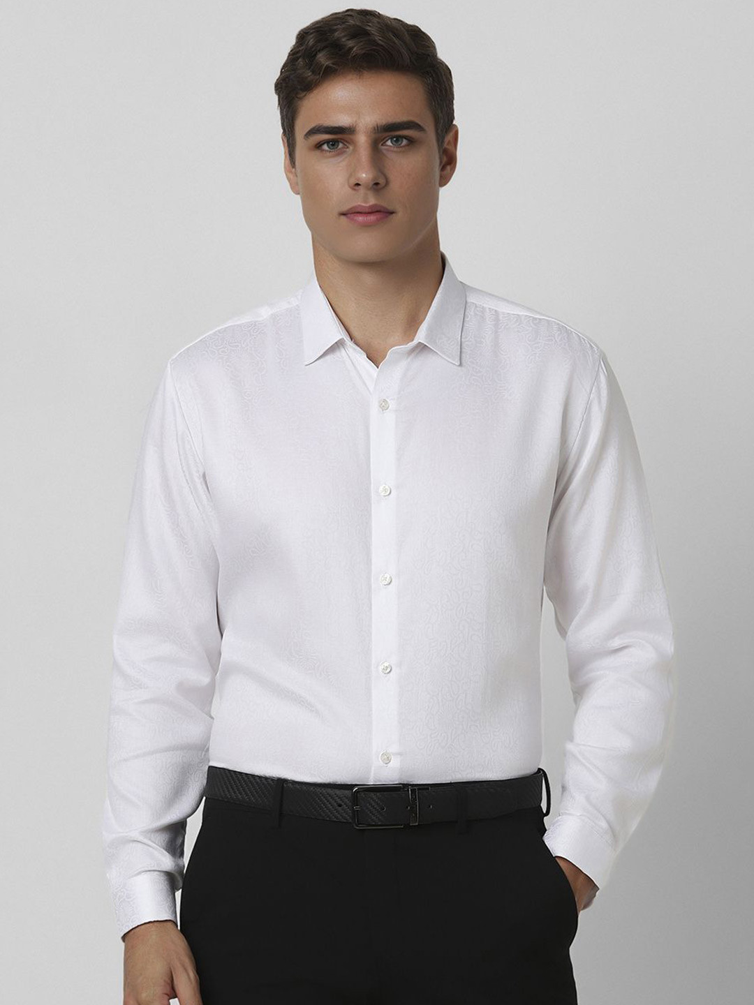 Van Heusen  Men Speread Collar Solid Cotton Slim Fit Formal Shirt