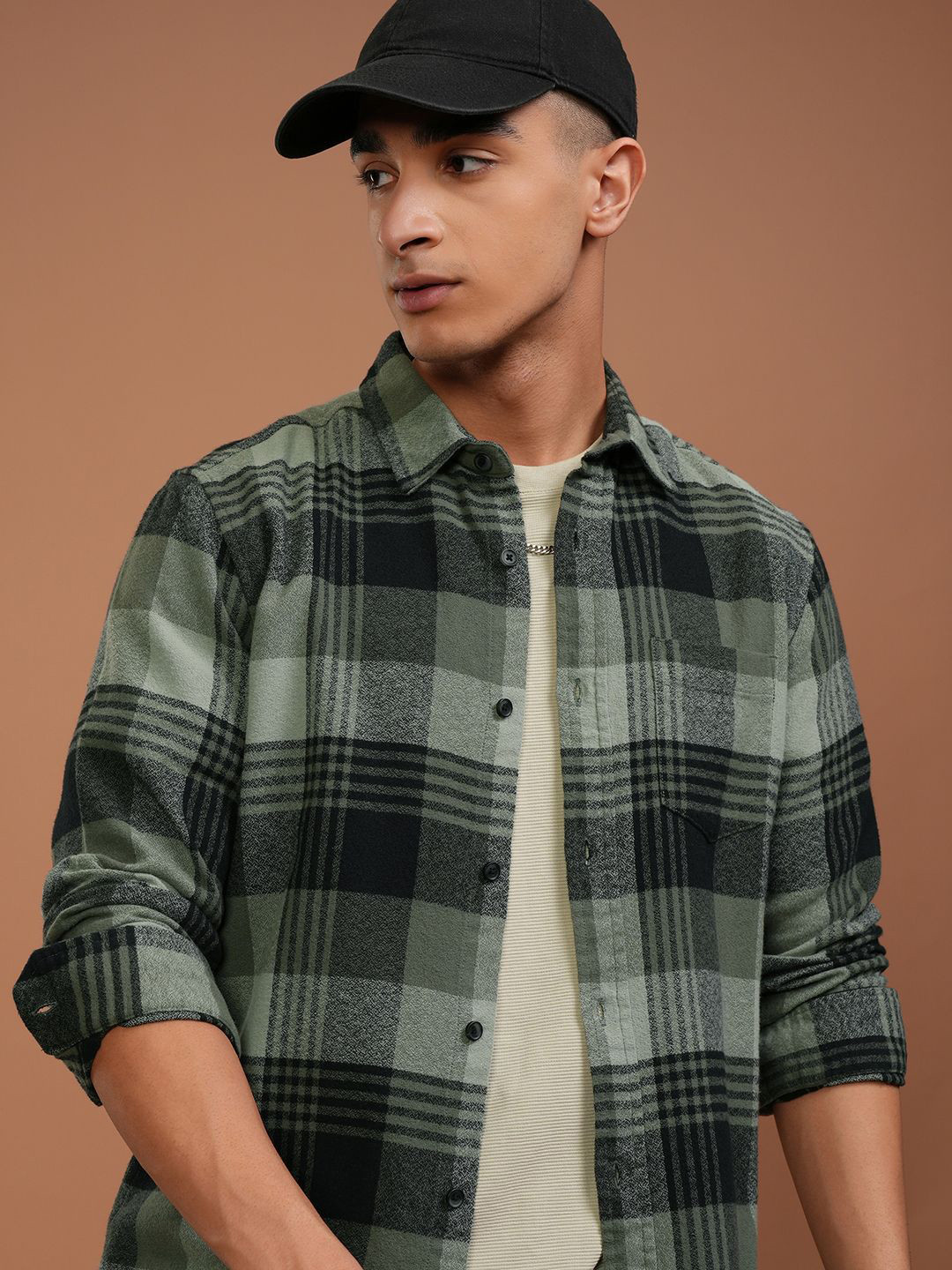 HIGHLANDER Men Crepe Textured Checked Casual Slim Fit Shirt