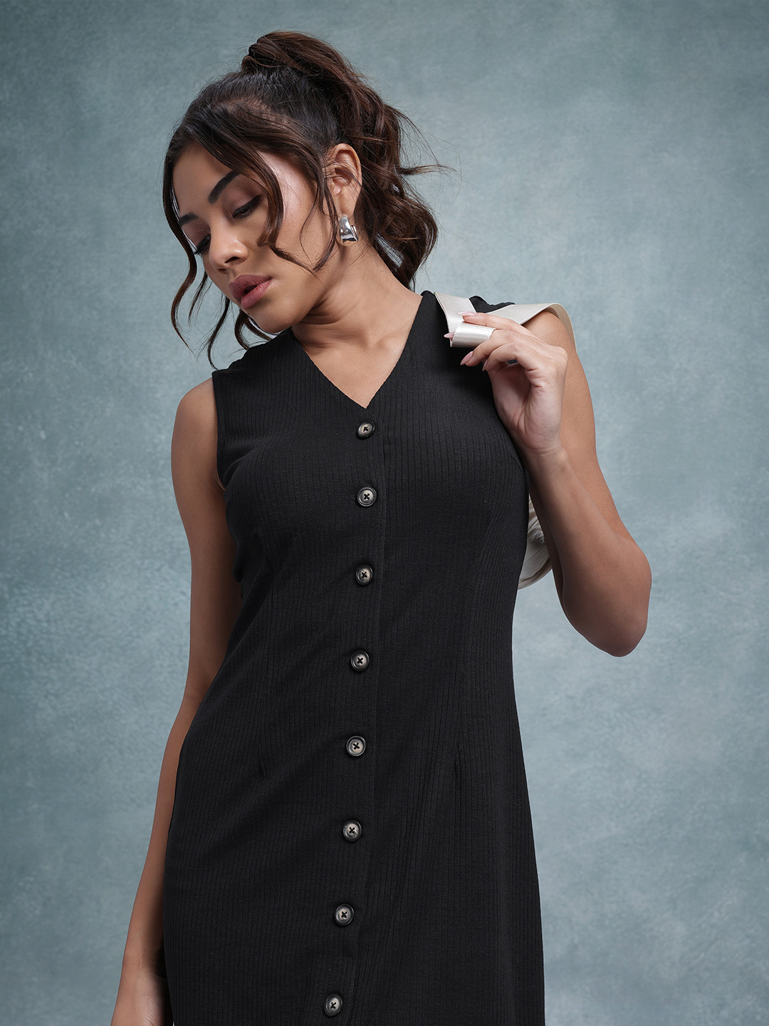 The Roadster Life Co. Ribbed V-Neck Sheath Dress