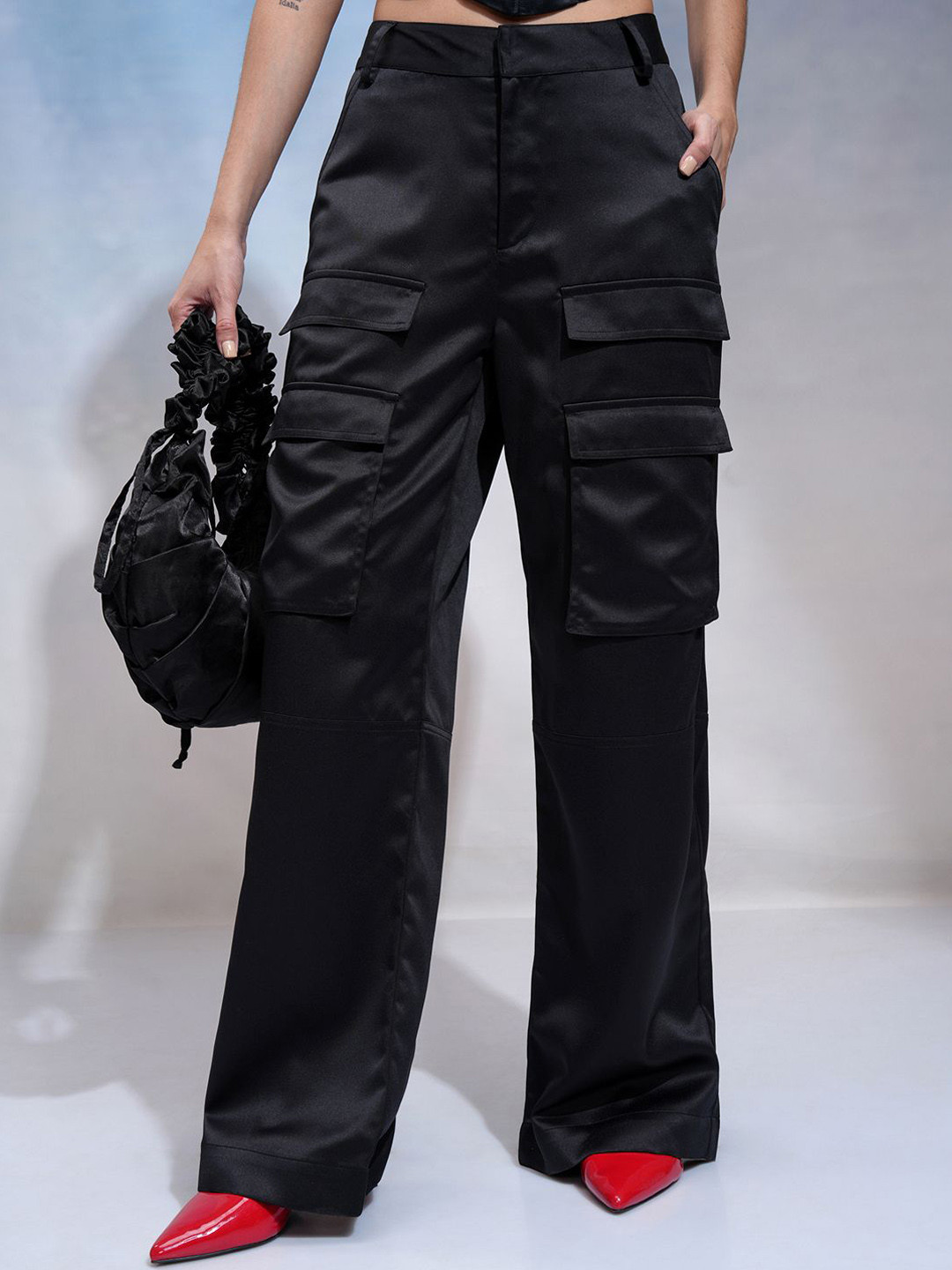 Street By Tokyo Talkies Women Solid Cargo Pocket Fla Pant