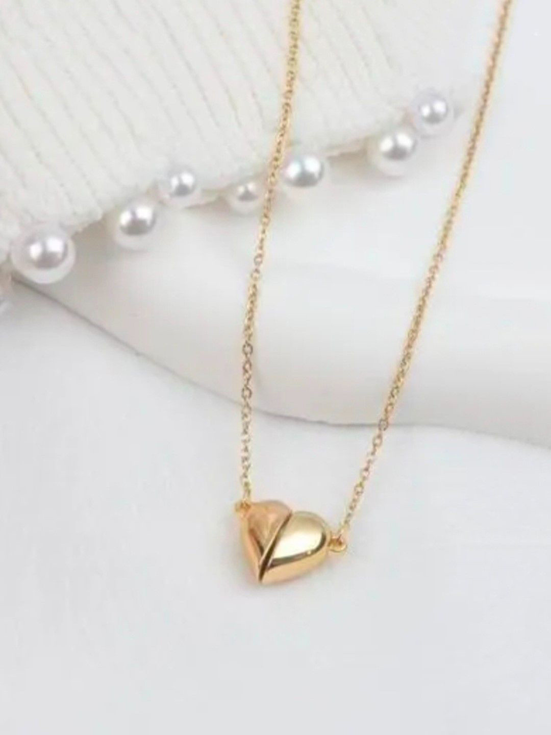 V FASHION JEWELLERY 9283 Gold-Plated Stainless Steel Magnetic Heart Chain