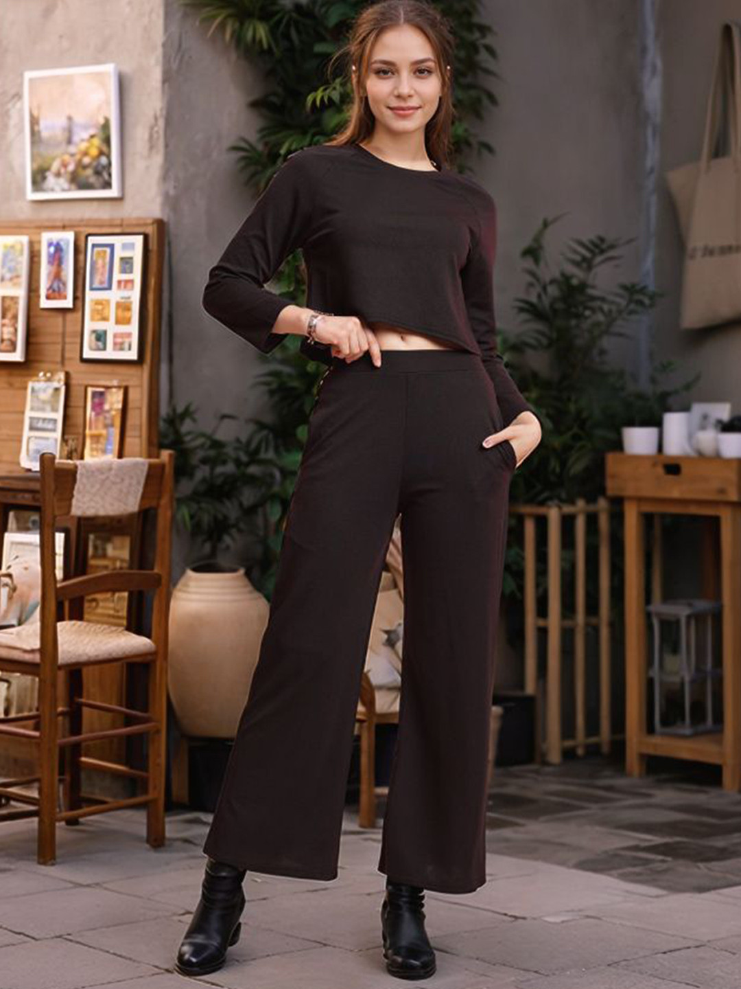DressBerry Black Round Neck T-Shirt With Trouser
