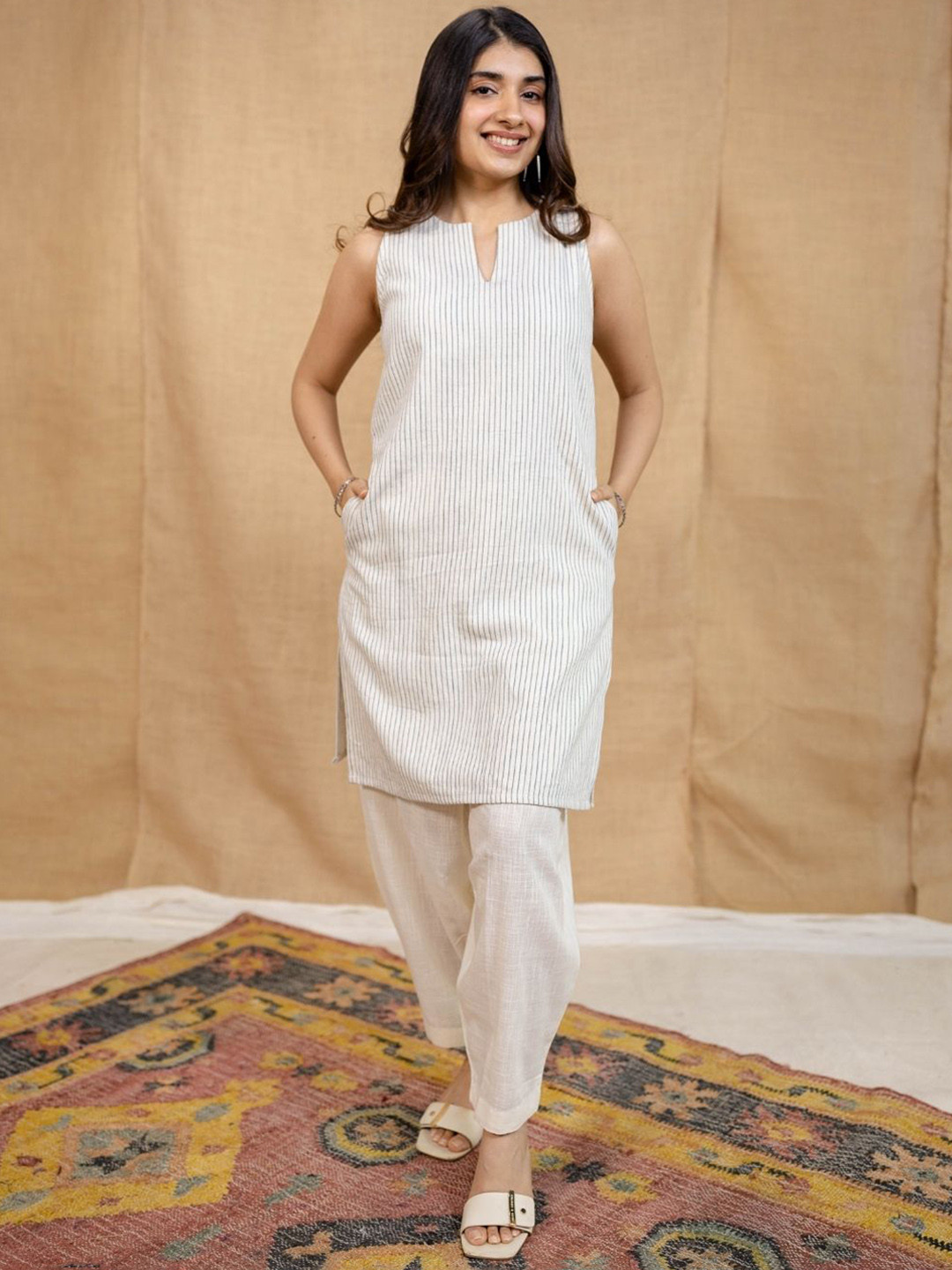 THE INDIAN ETHNIC CO Off White Handwoven Kala cotton Kurta