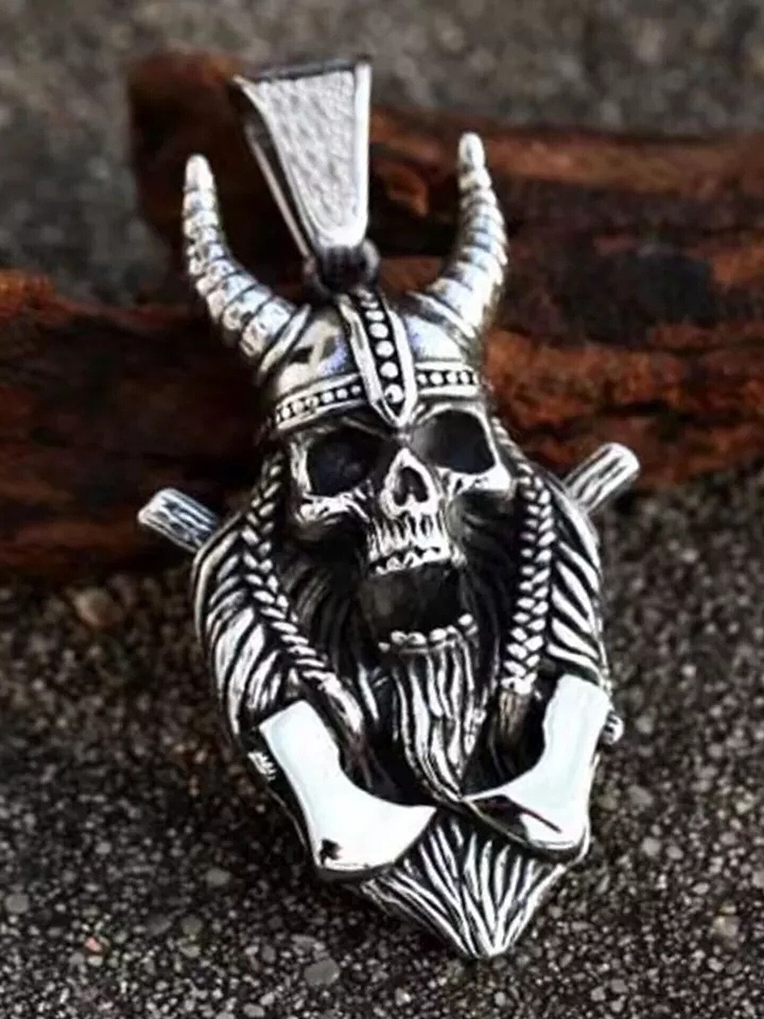 Lila Stainless Steel Oval Helmet Horn Skull Pendant with Chain