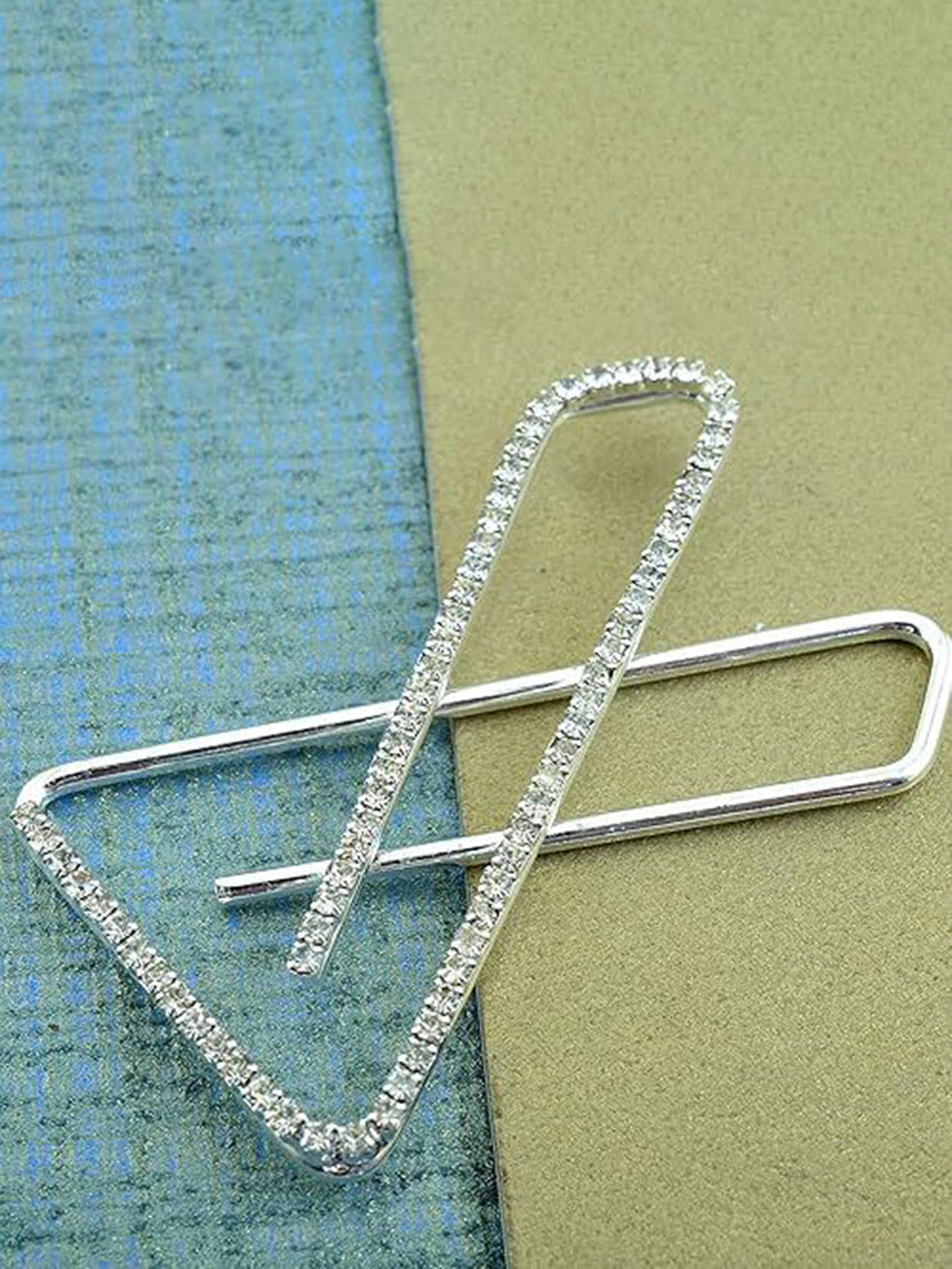 MEMOIR Sliver-Plated Cubic Zirconia Studded Saree Clip