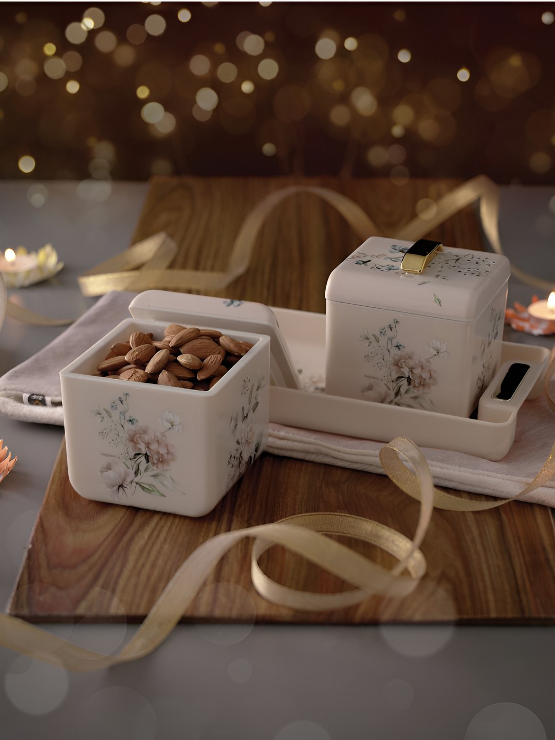 Nayasa Miracle Beige Floral Plastic Air Tight 2 Piece Clip-On Canister-600ml