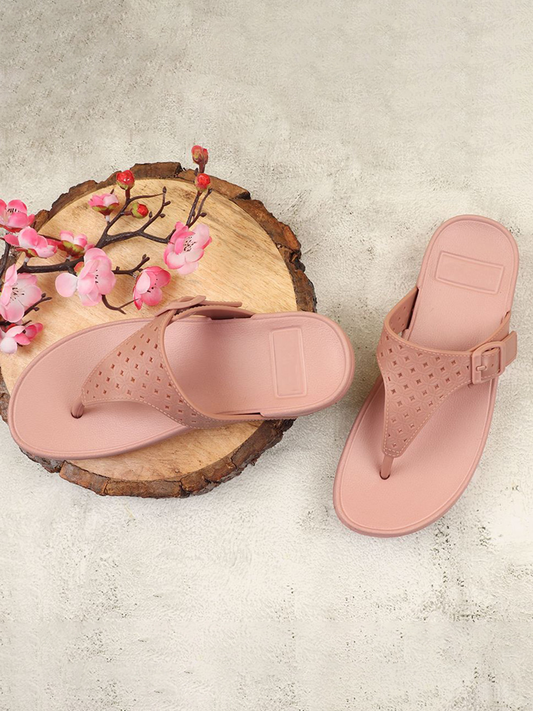 Indifeet Women Casual Pink Rubber Thong Flip-Flops