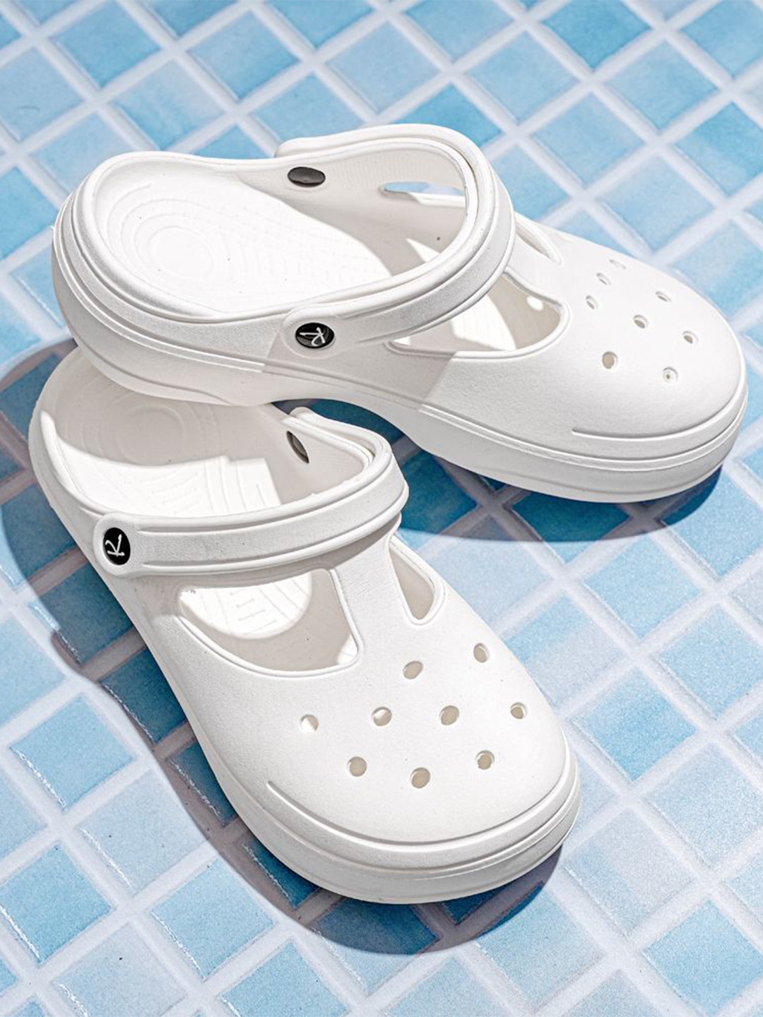 Indifeet Women Waterproof Solid White Rubber Clogs