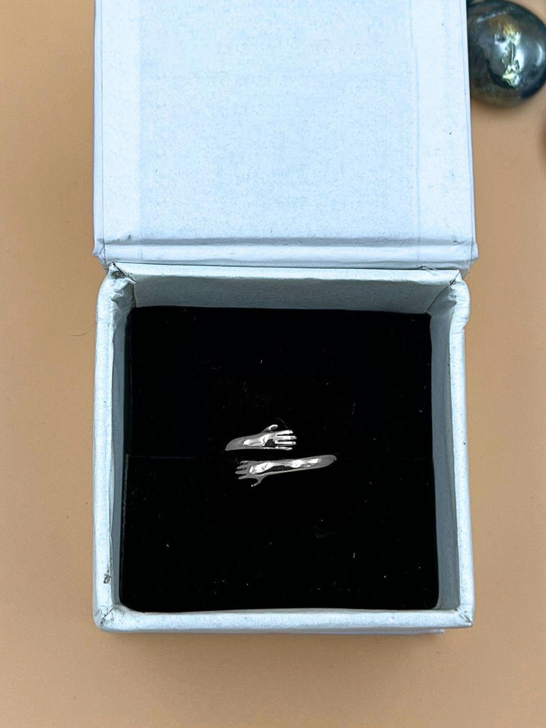 Satlaa 92.5 Sterling Silver Rhodium-Plated Hug-Shaped Finger Ring