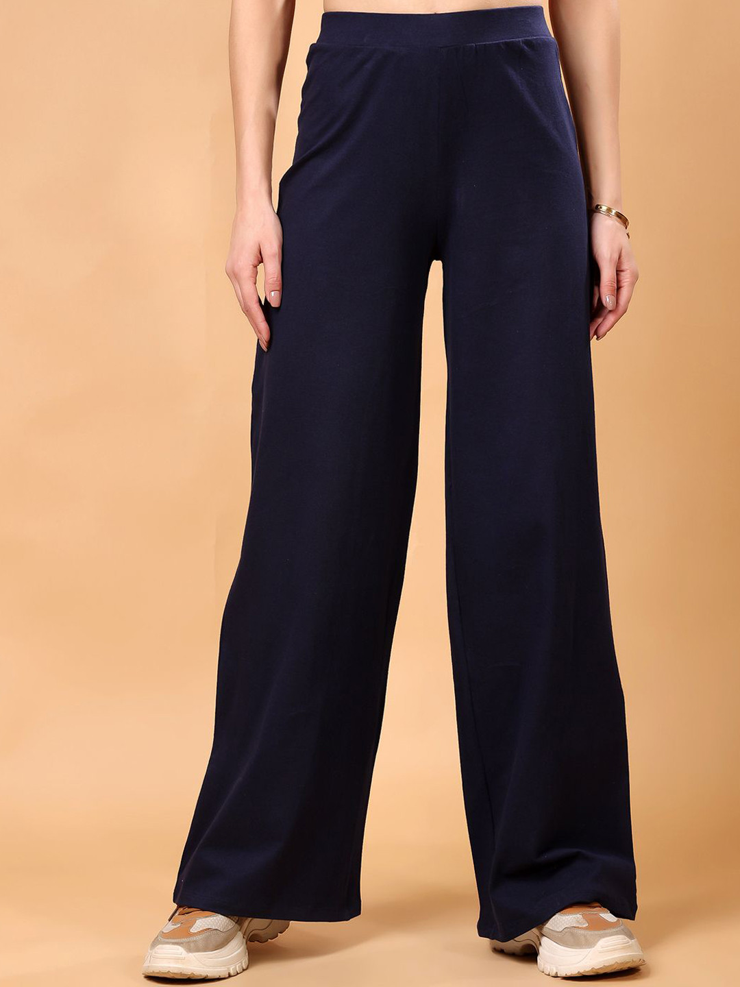 SCORPIUS Women Mid-Rise Flared Wide Leg Trousers
