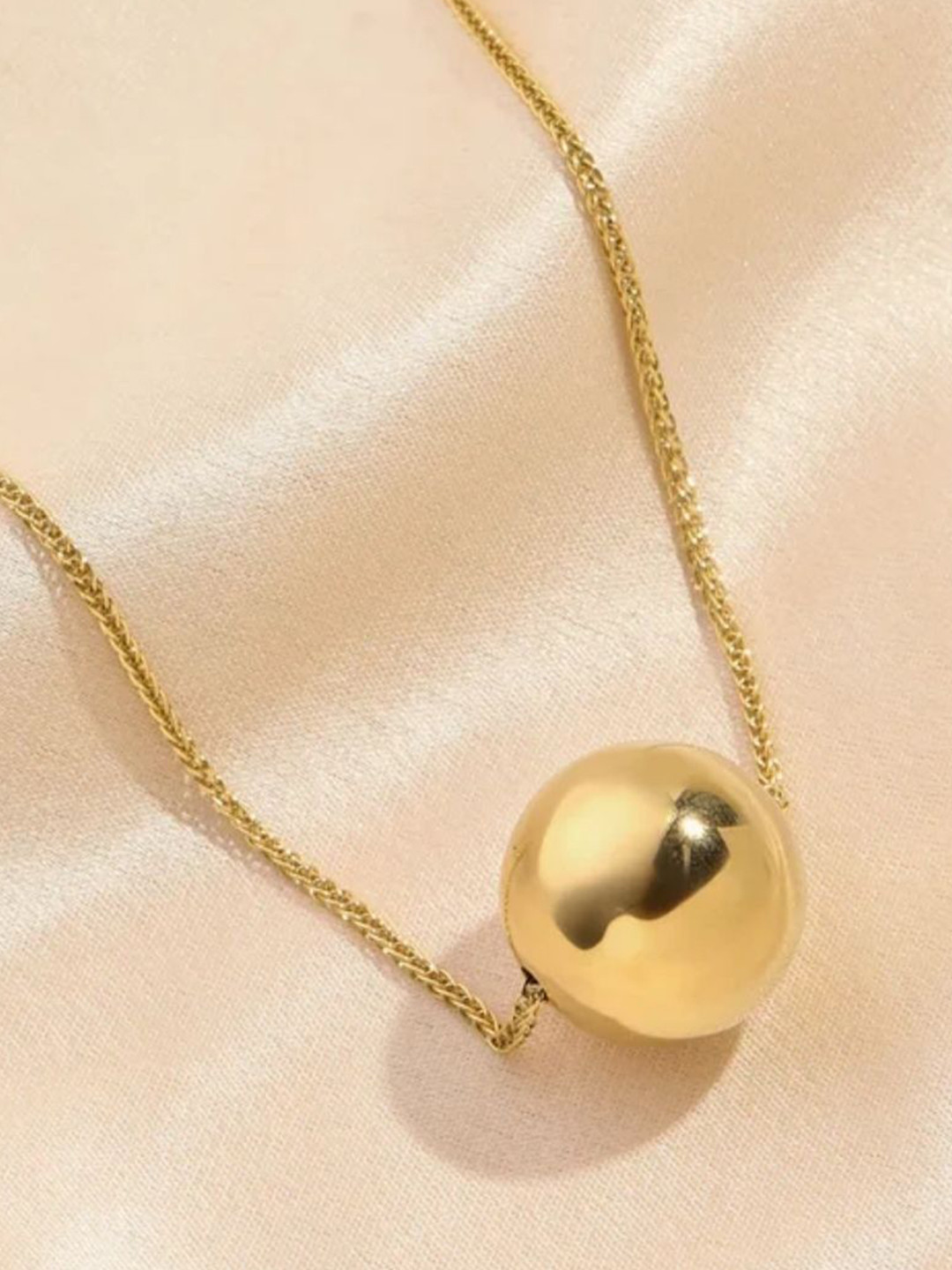 V FASHION JEWELLERY Gold-Plated Pearl Ball Classic Pendant With Chain