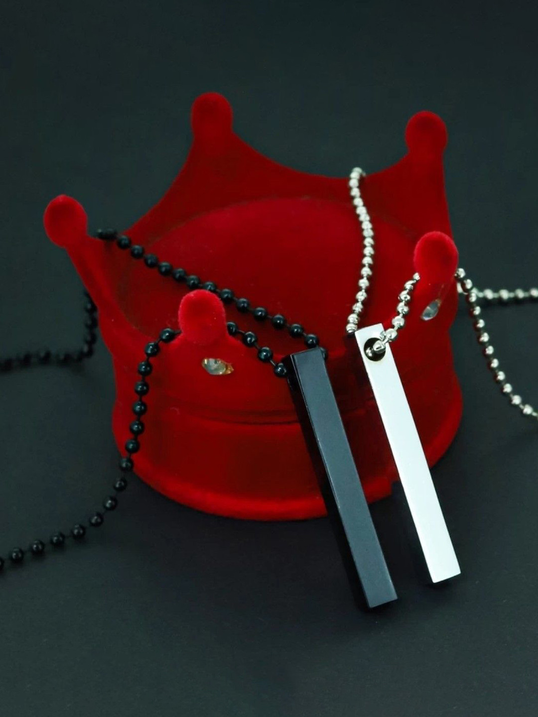 V FASHION JEWELLERY Set Of 2 Stainless Steel Vertical 3D Locket Pendant Chains