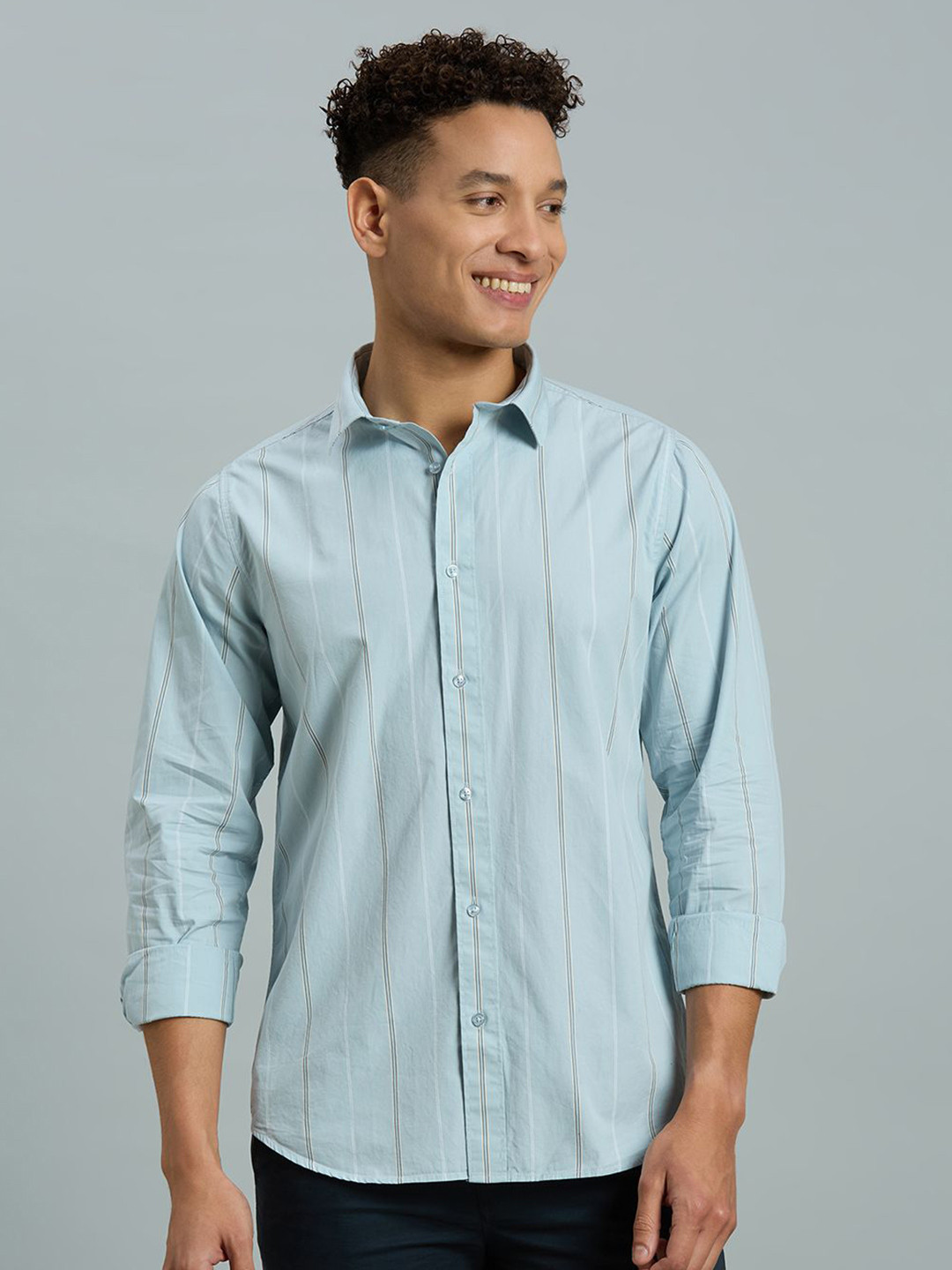 Reid & Taylor Men India Slim Spread Collar Vertical Striped Cotton Slim Fit Casual Shirt