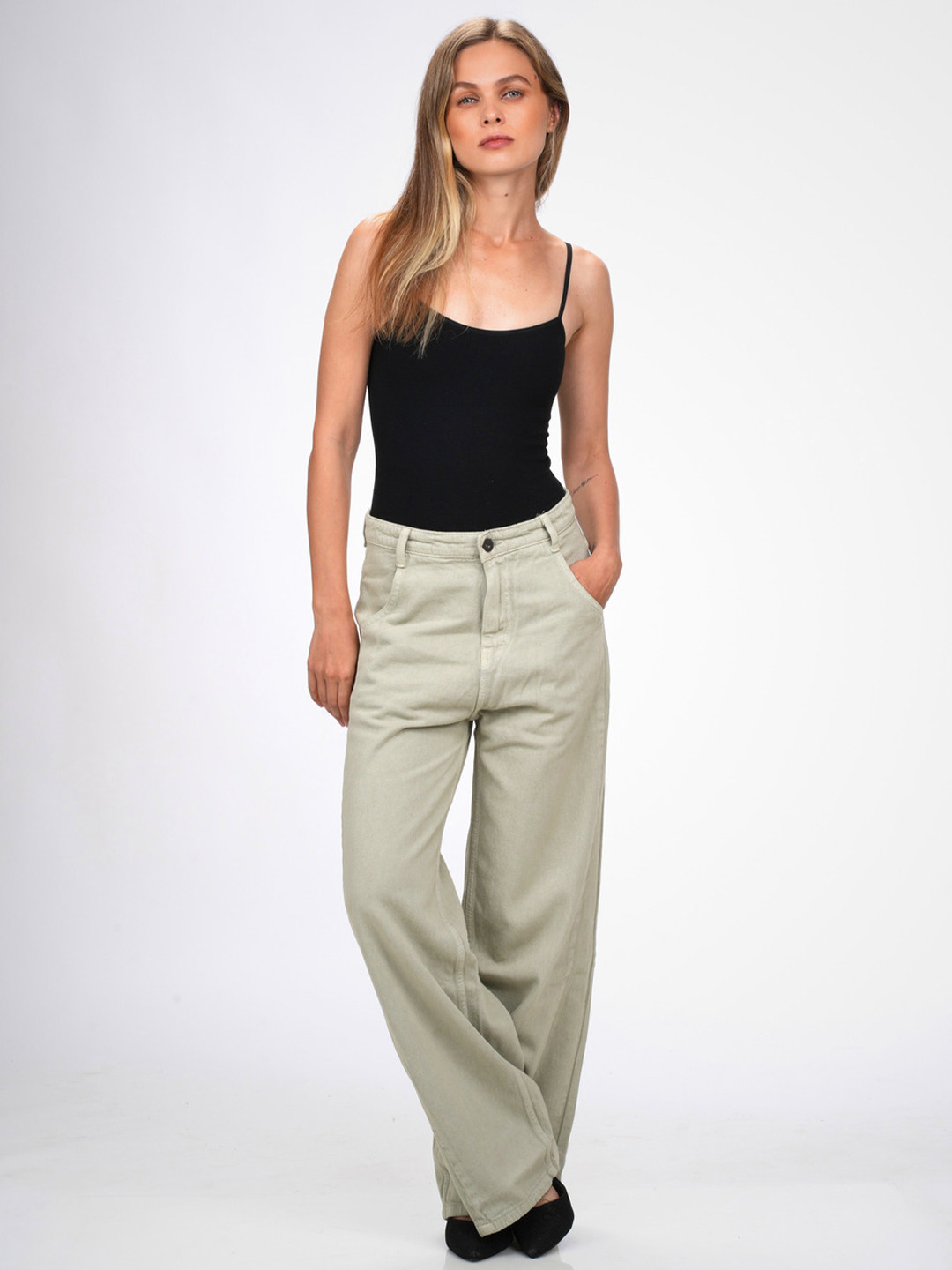 off-kilt Women Low Distress Jeans - Baggy