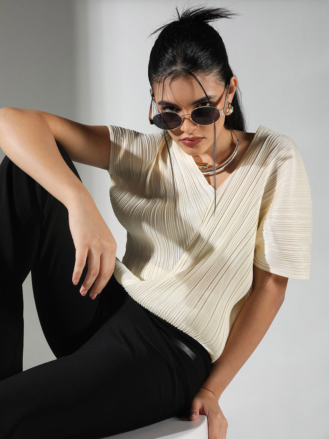 SHOWOFFFF V-Neck Regular Top