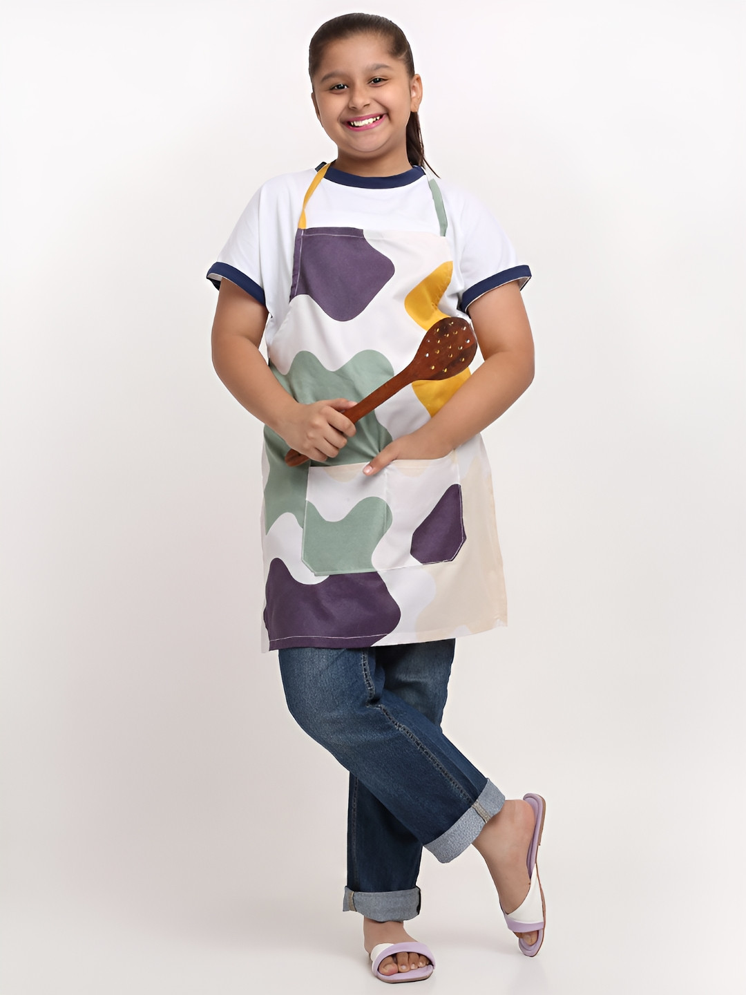 Arrabi Kids Off White & Green Printed Aprons With 2 Patch Pockets